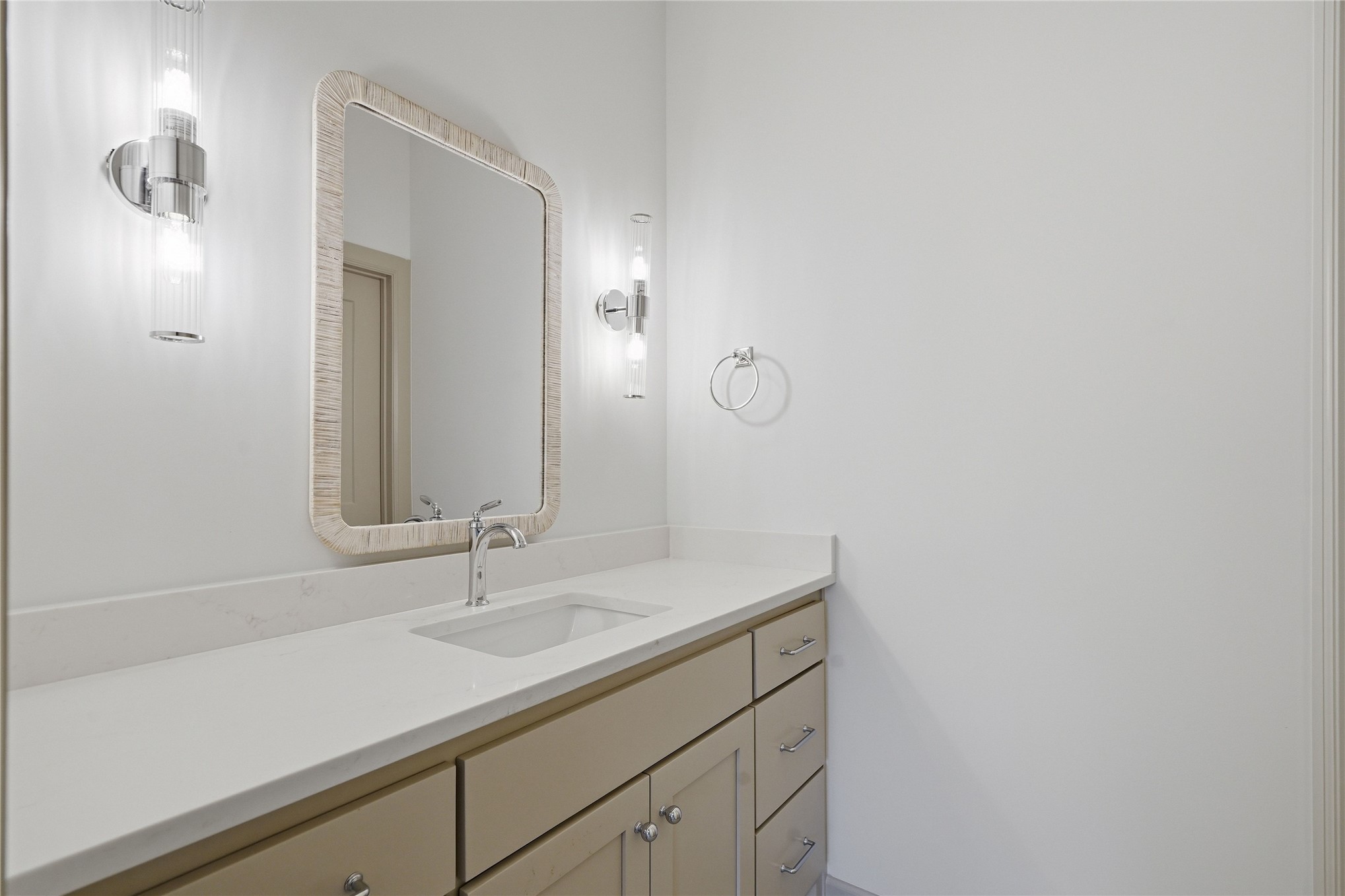 232 E 46th Street Property Photo 49