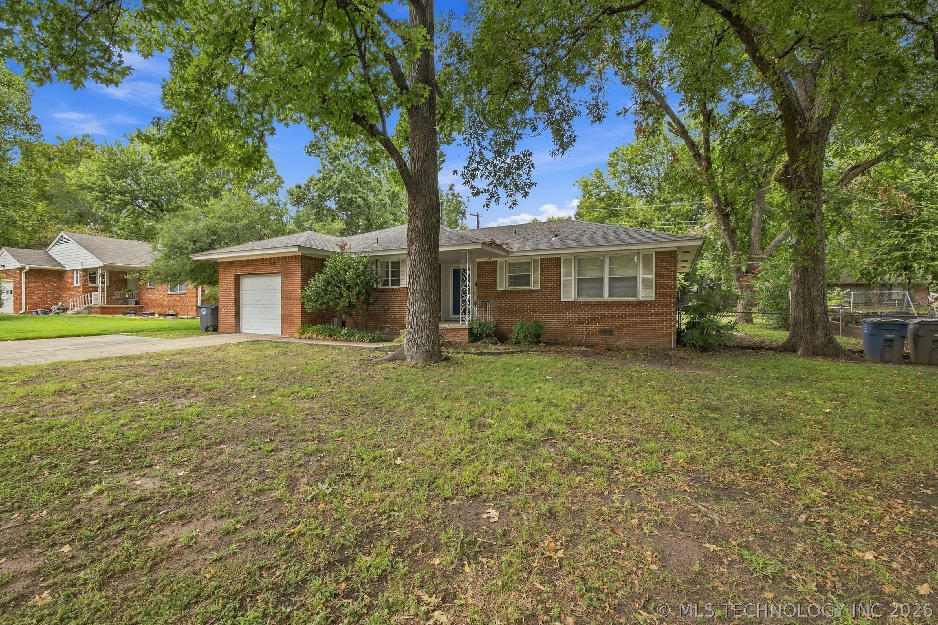 2519 E 56th Street Property Photo 3