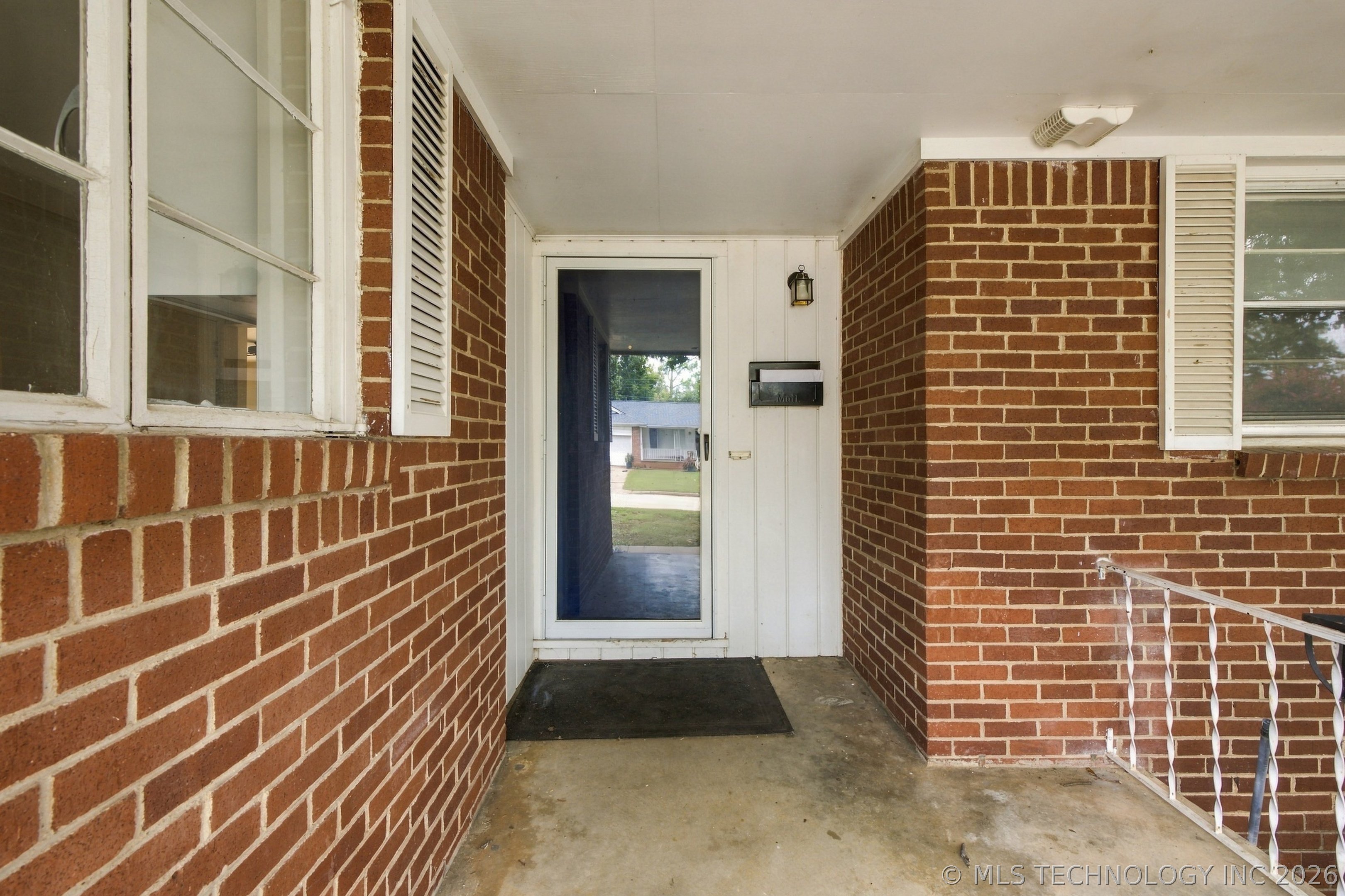 2519 E 56th Street Property Photo 4