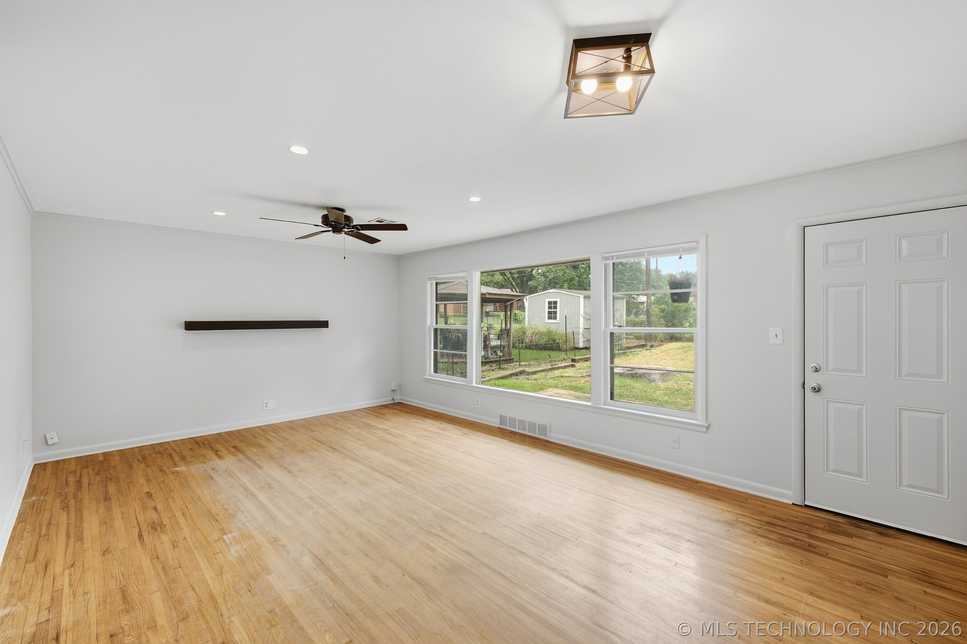 2519 E 56th Street Property Photo 6