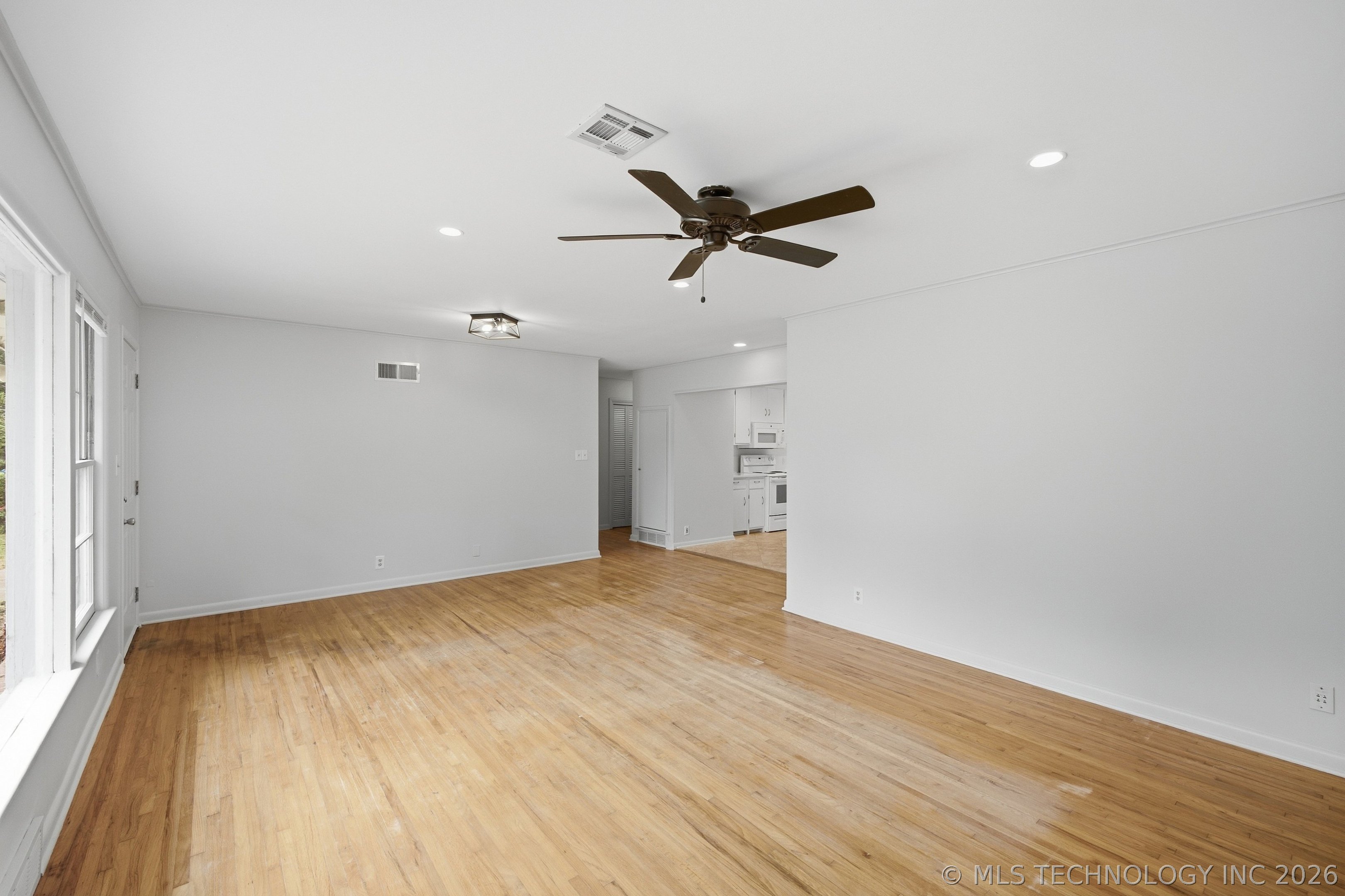 2519 E 56th Street Property Photo 7