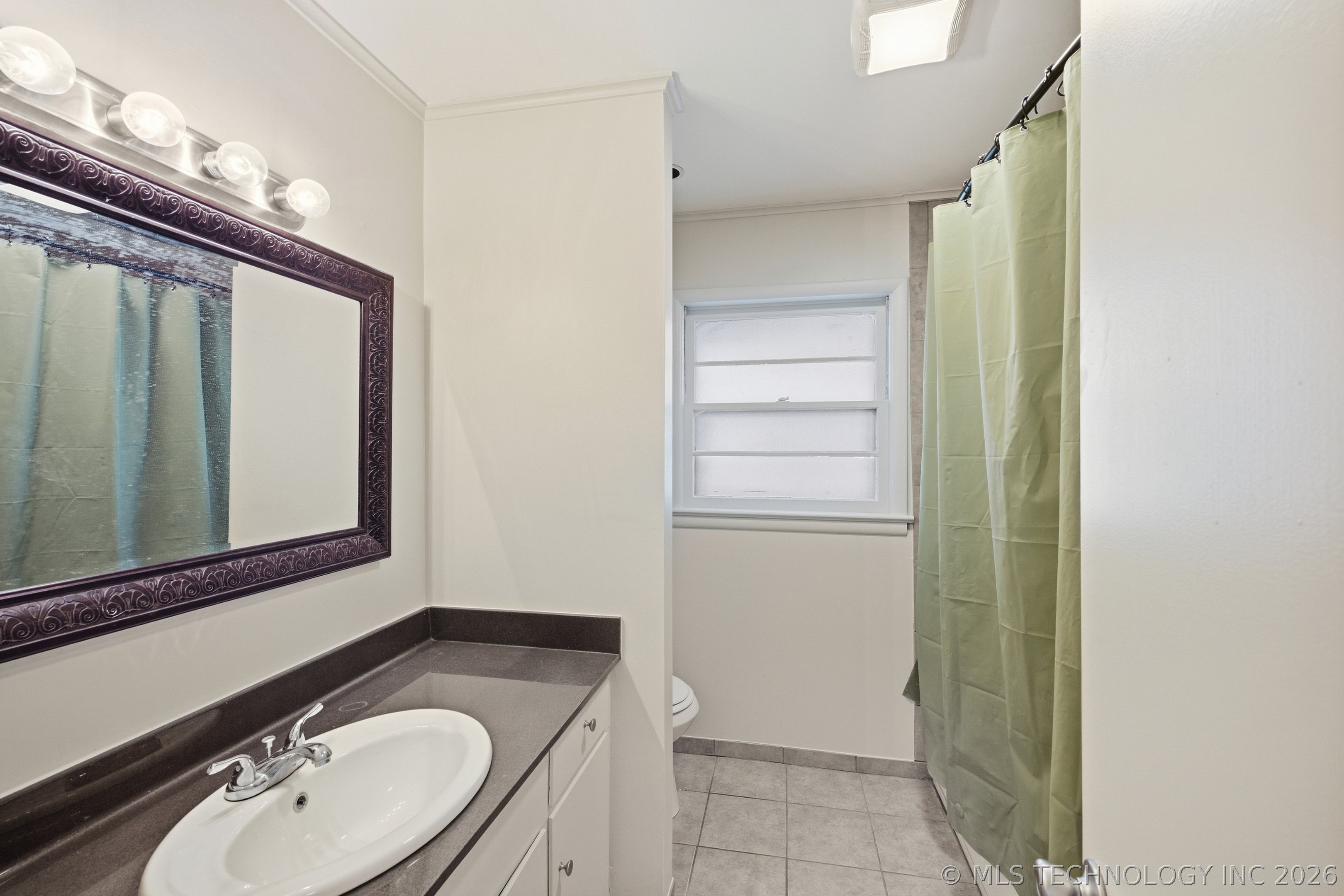 2519 E 56th Street Property Photo 8