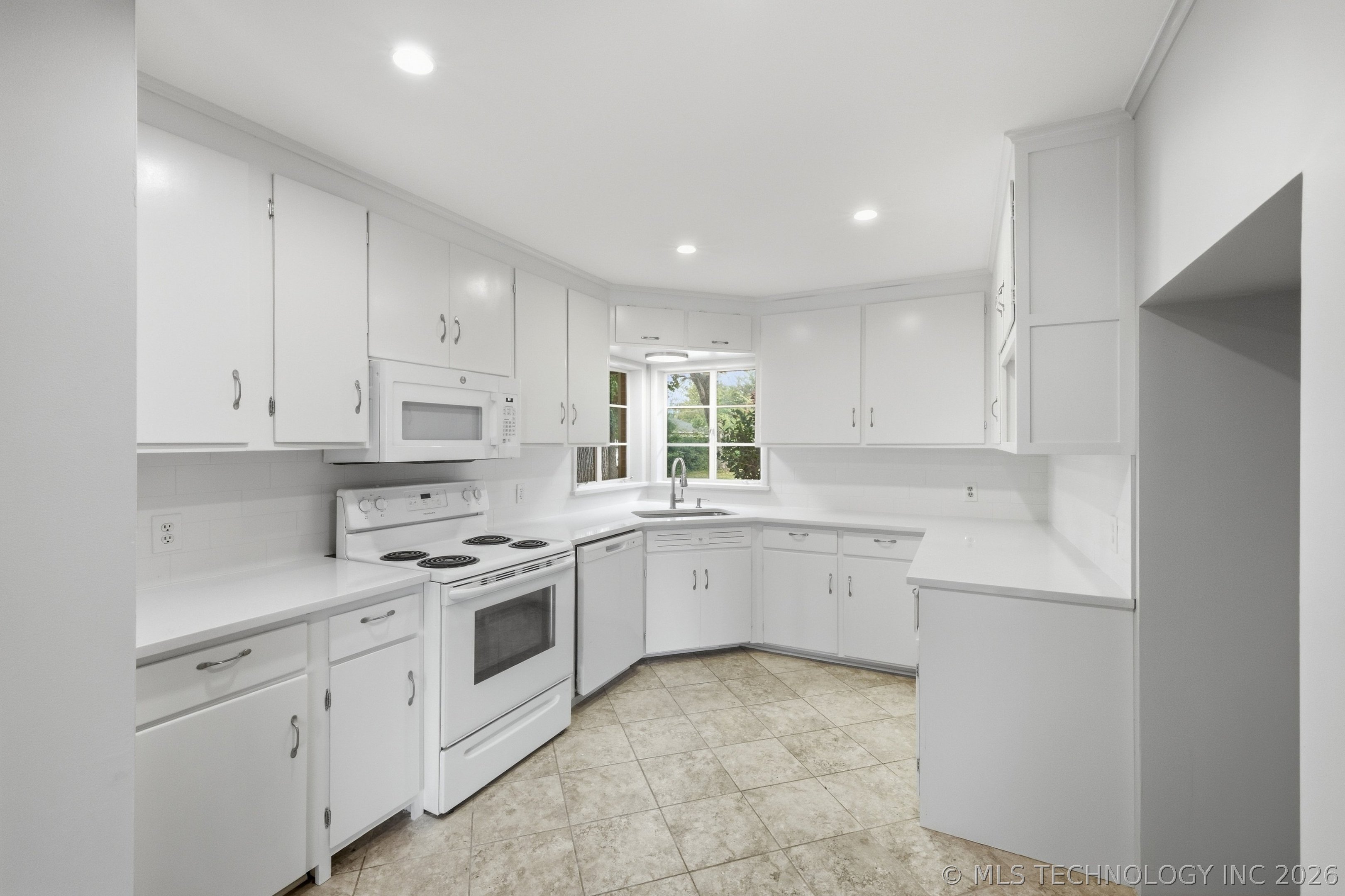 2519 E 56th Street Property Photo 9