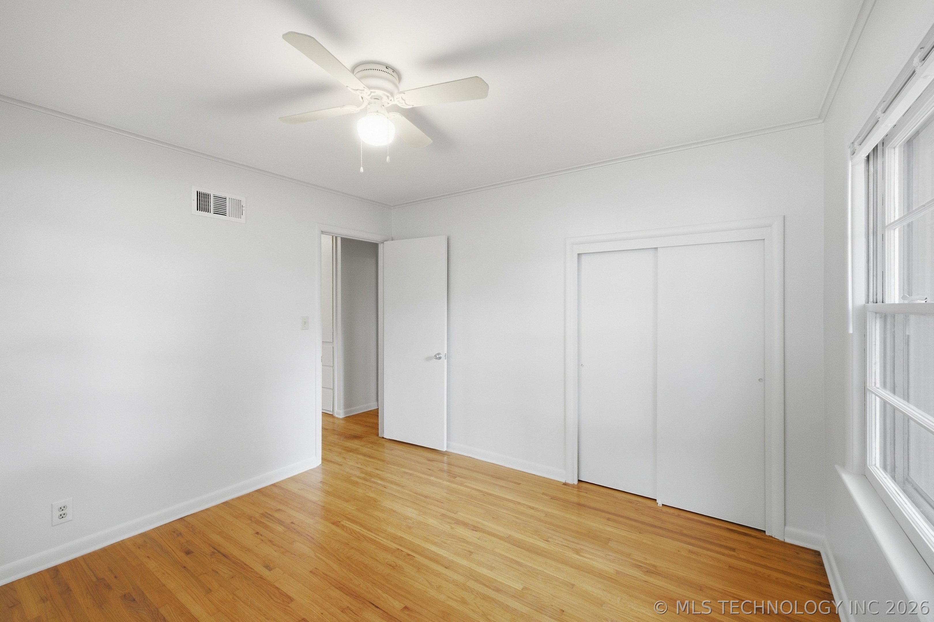 2519 E 56th Street Property Photo 11