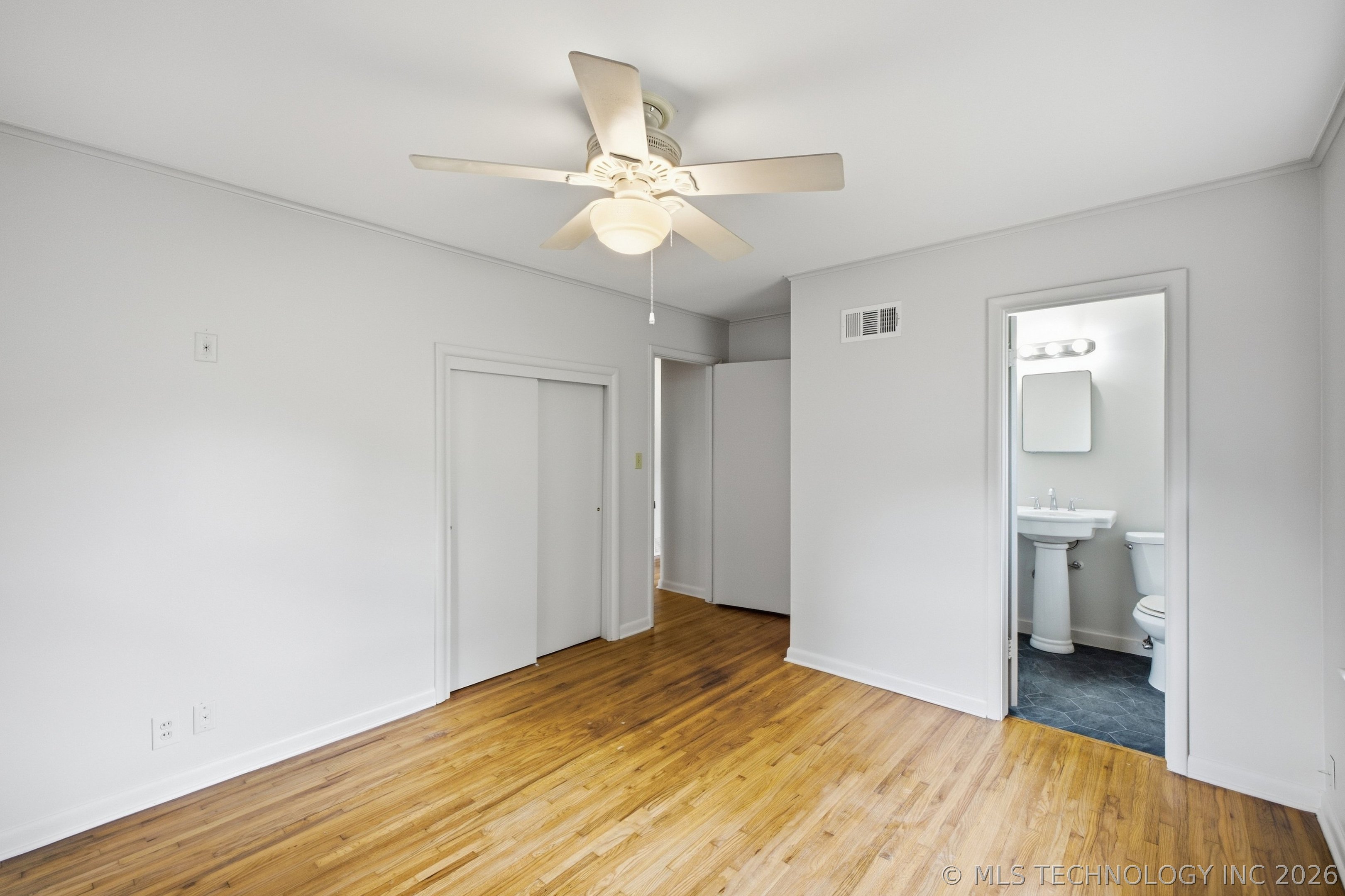 2519 E 56th Street Property Photo 12