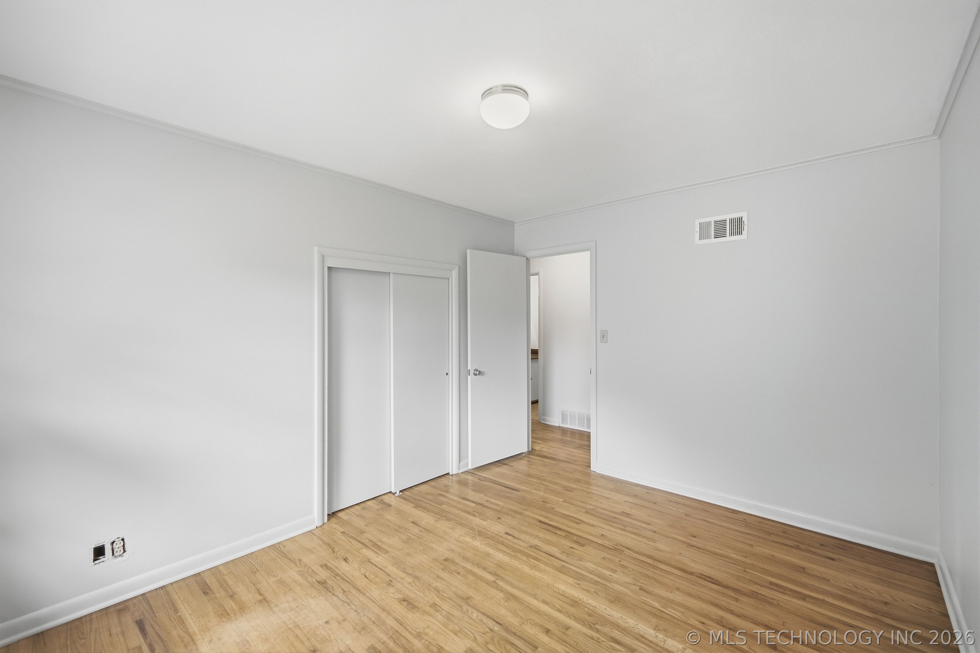 2519 E 56th Street Property Photo 16