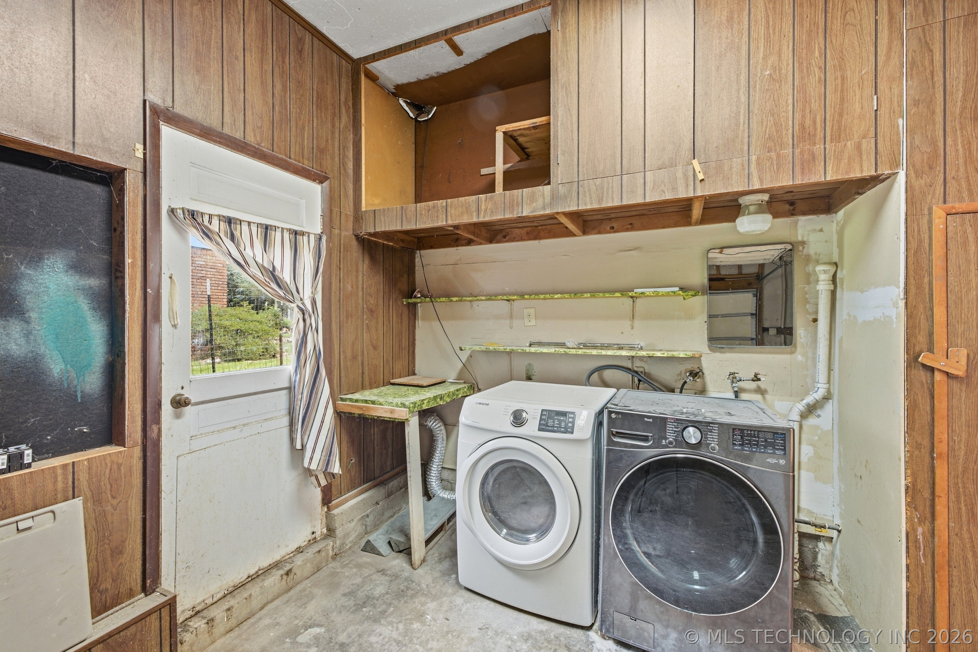 2519 E 56th Street Property Photo 17