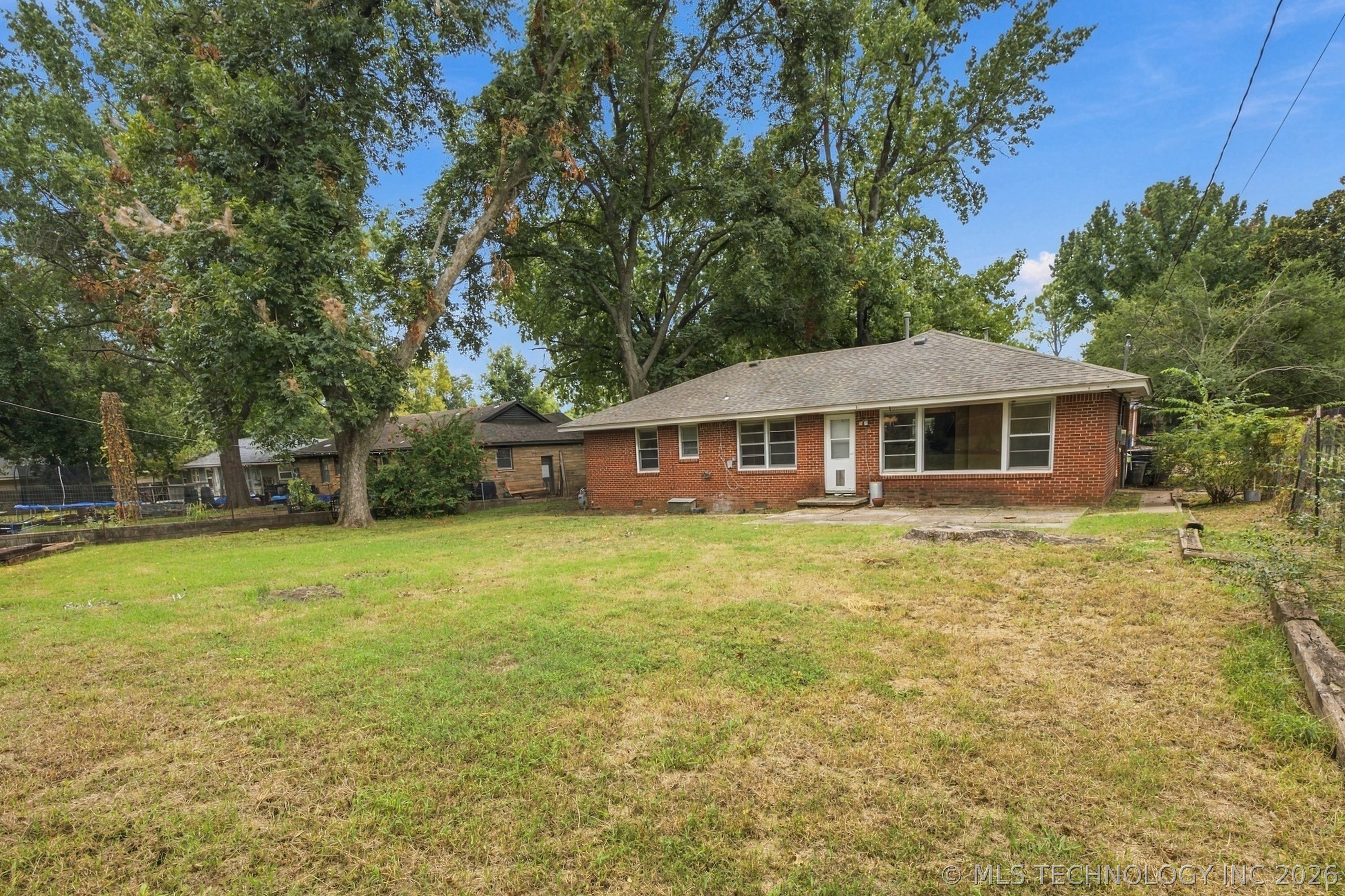 2519 E 56th Street Property Photo 18