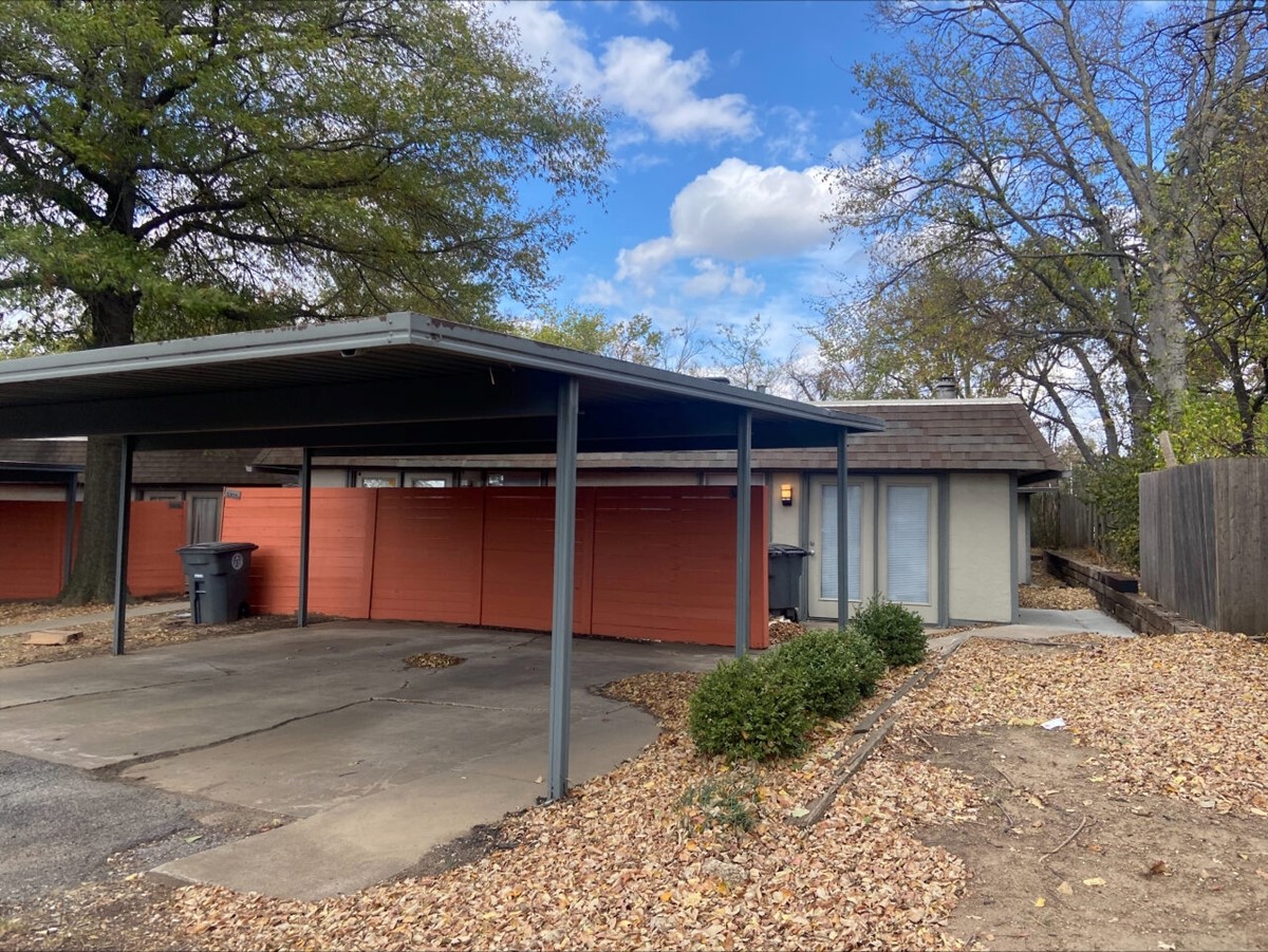 5305 E 32nd Place B Property Photo 1