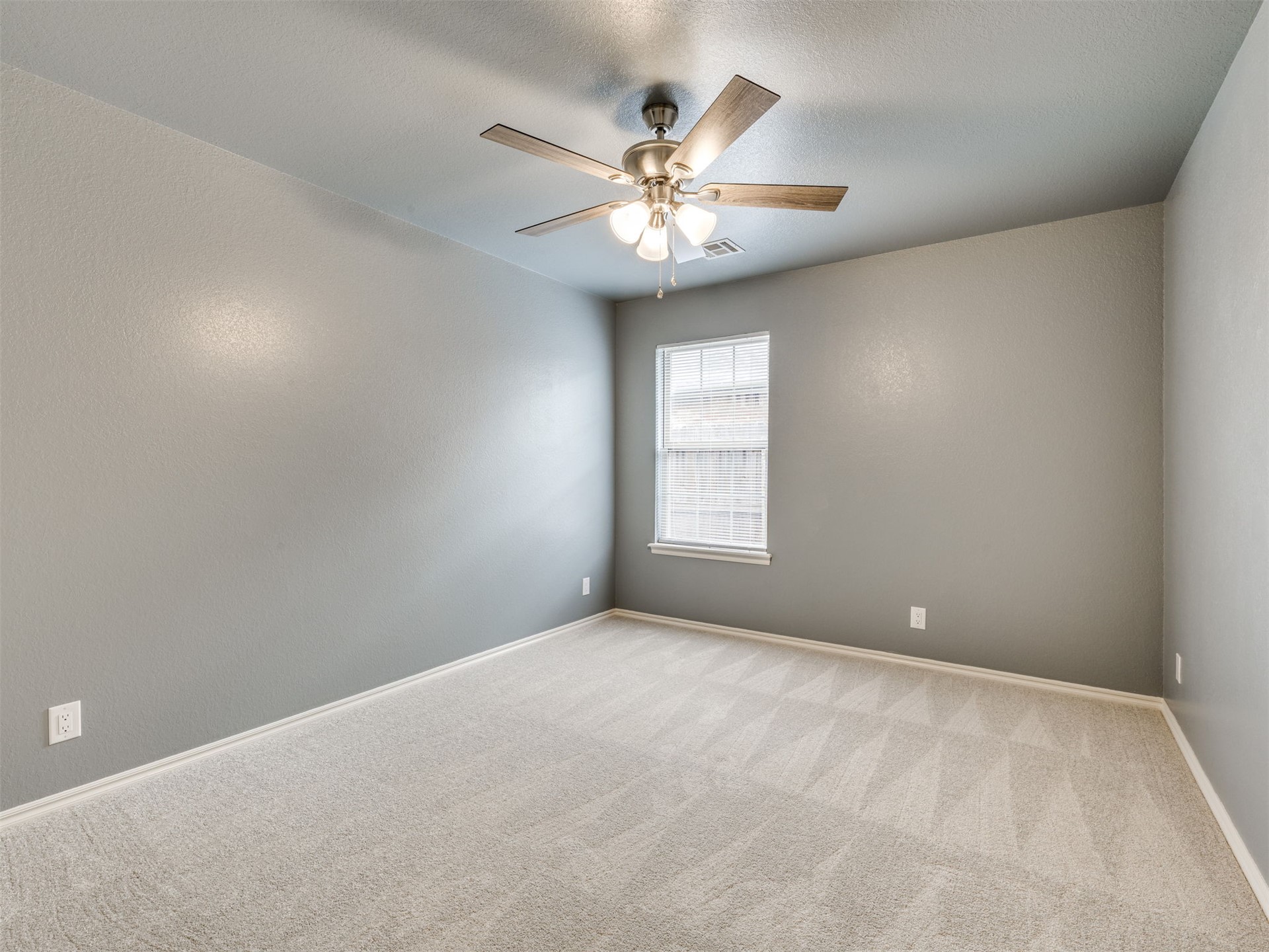 21677 E 39th Place Property Photo 15