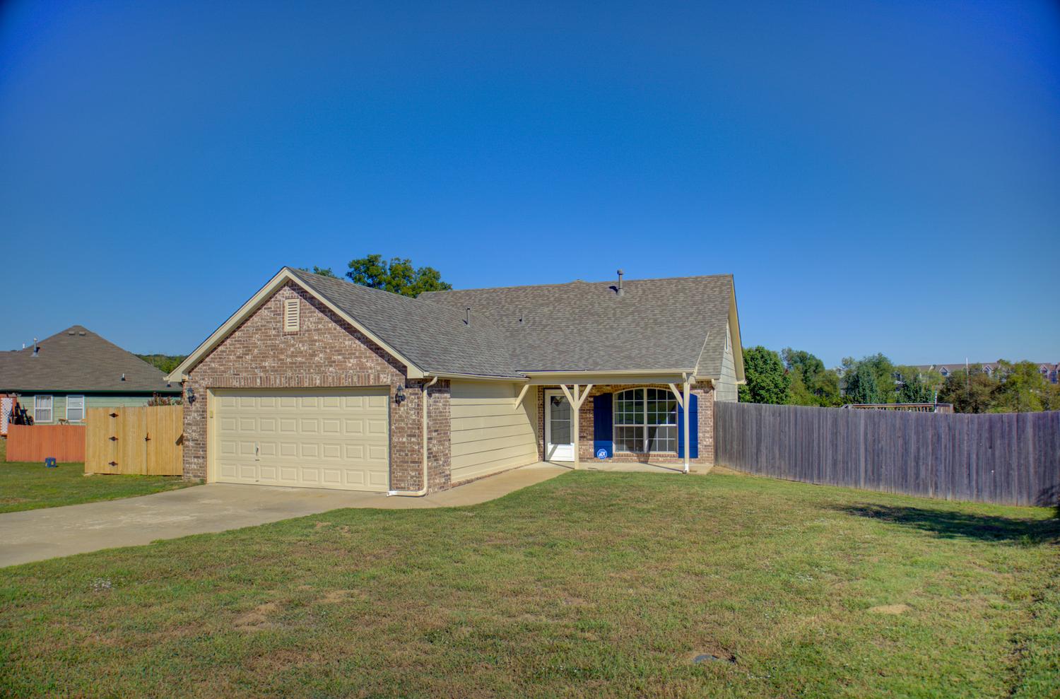 9227 Freedom Avenue Property Photo 1