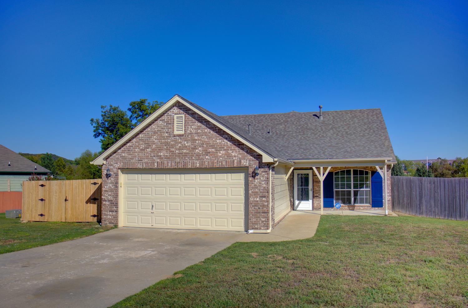 9227 Freedom Avenue Property Photo 2