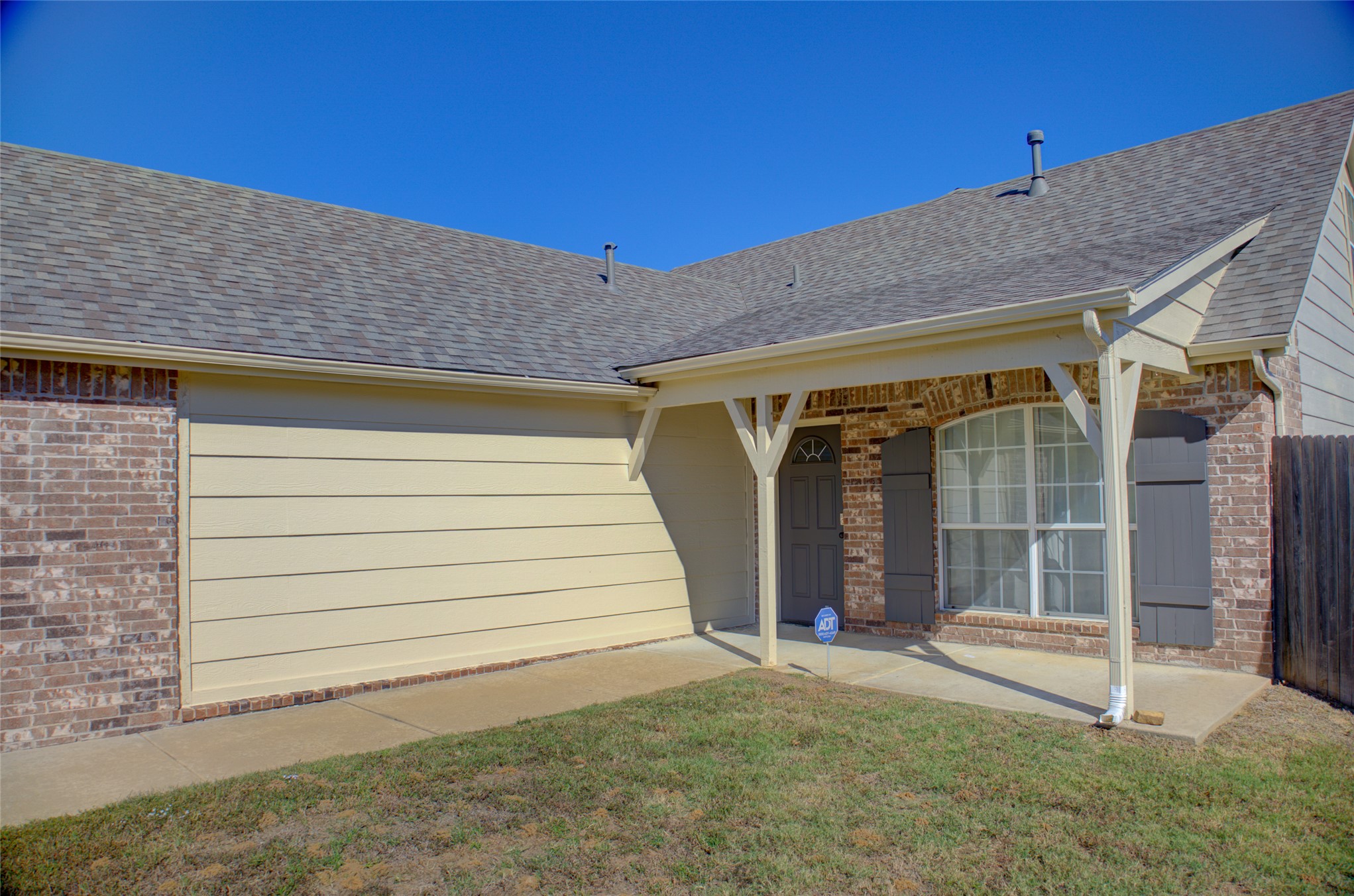 9227 Freedom Avenue Property Photo 4