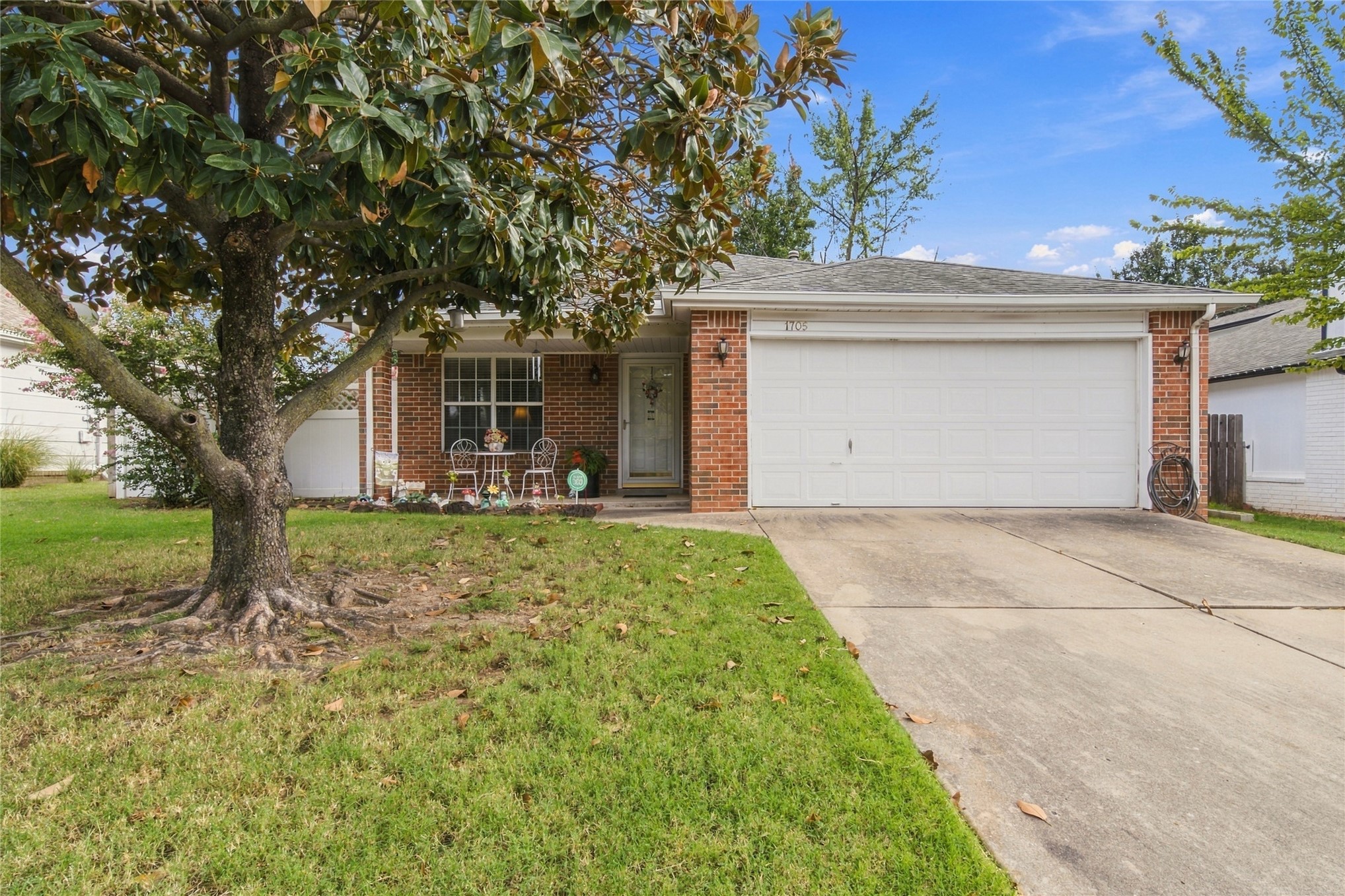 1705 W Fort Worth Street Property Photo 2