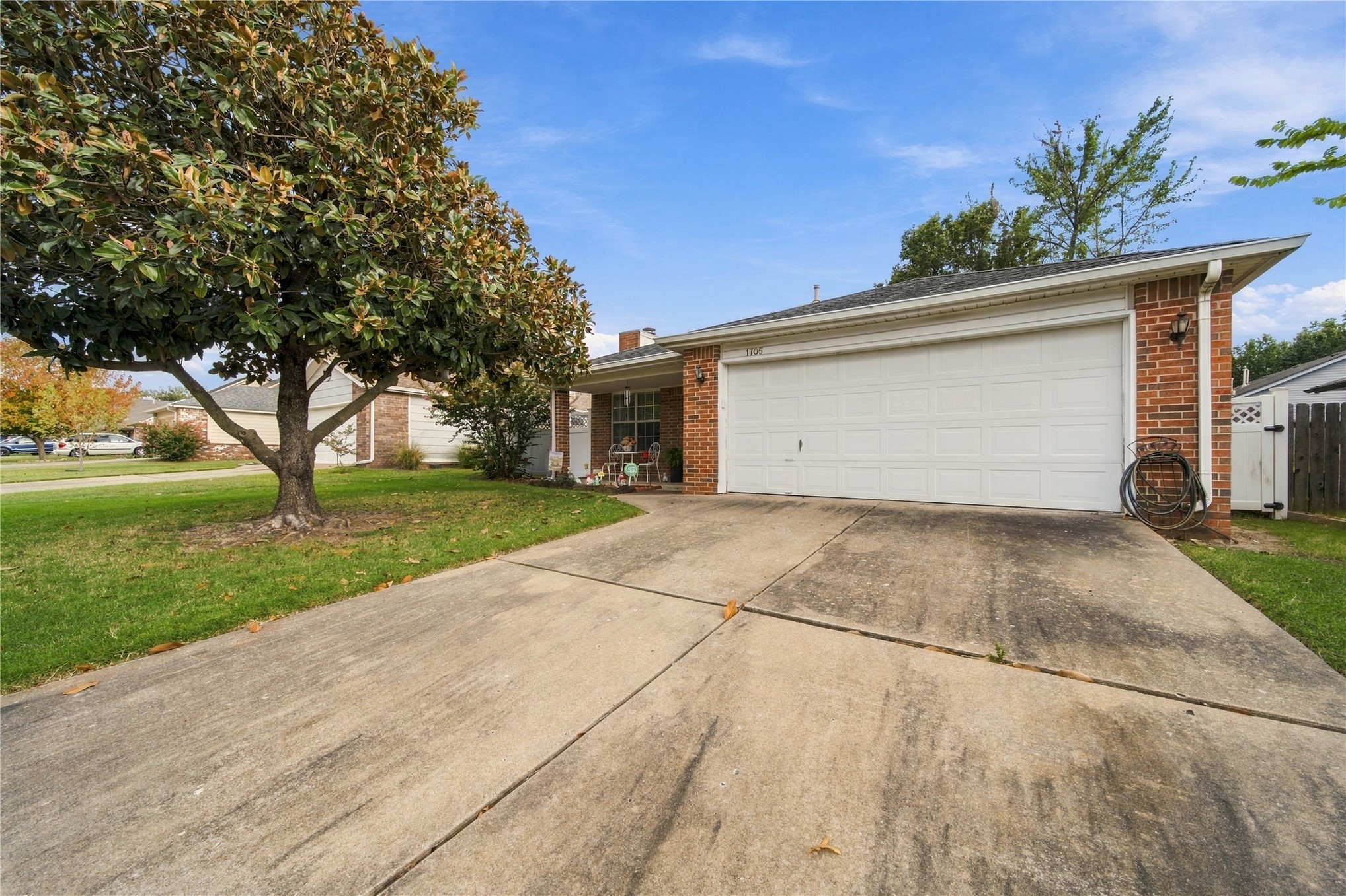 1705 W Fort Worth Street Property Photo 3