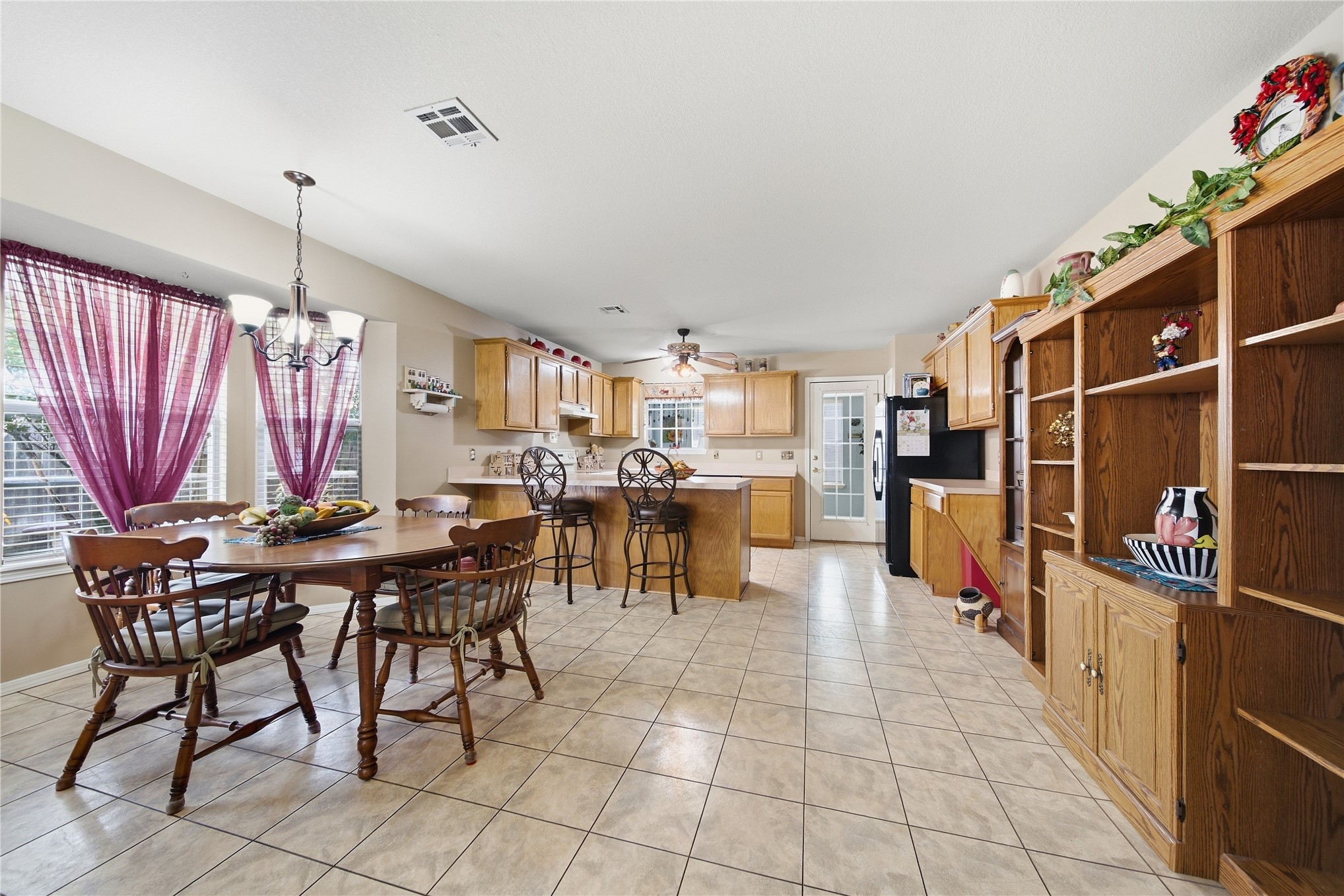 1705 W Fort Worth Street Property Photo 9