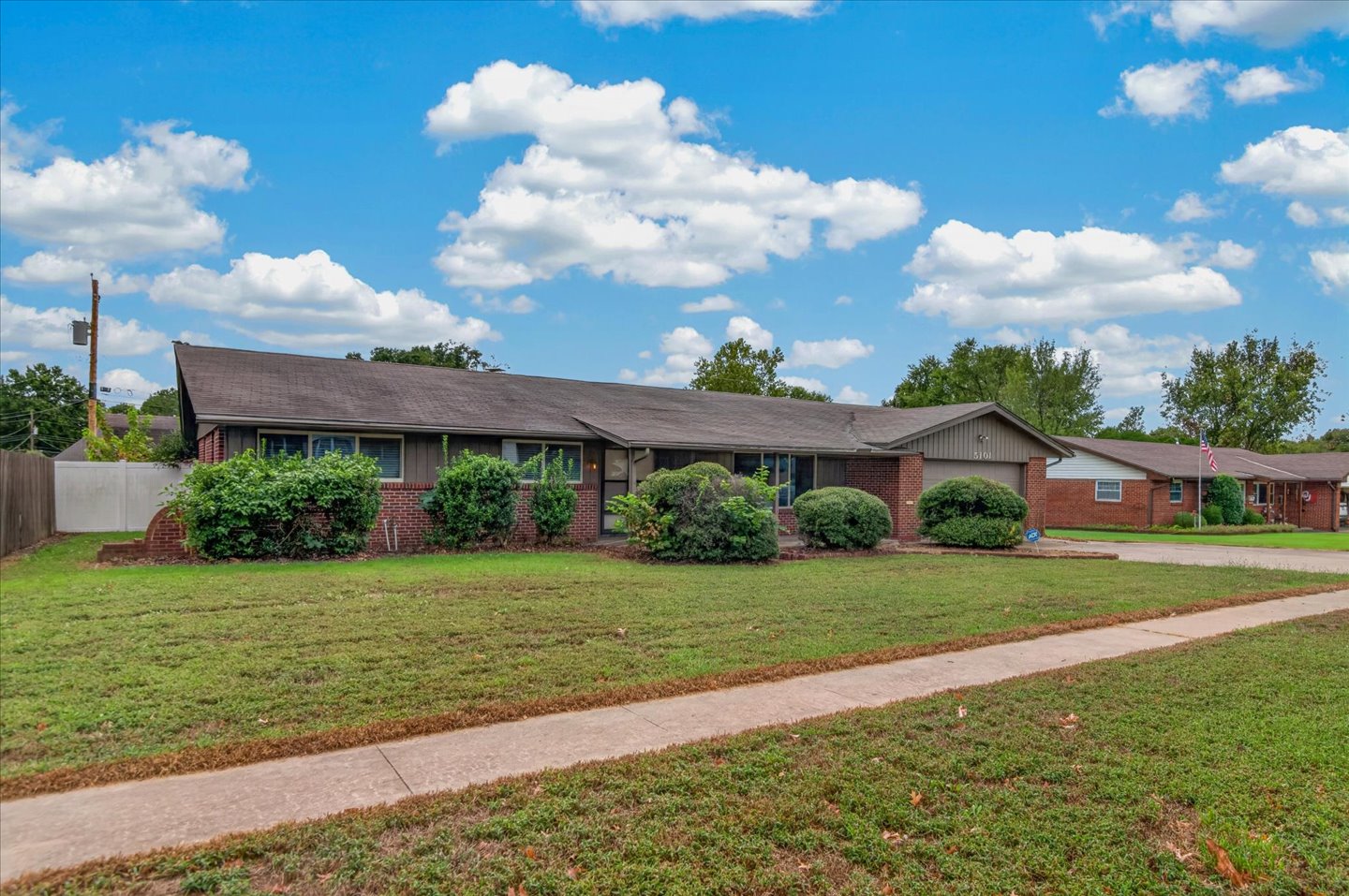 5101 Bridle Road Property Photo 2