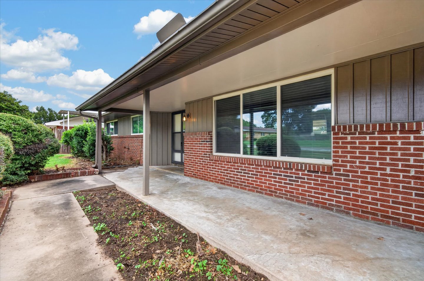 5101 Bridle Road Property Photo 3