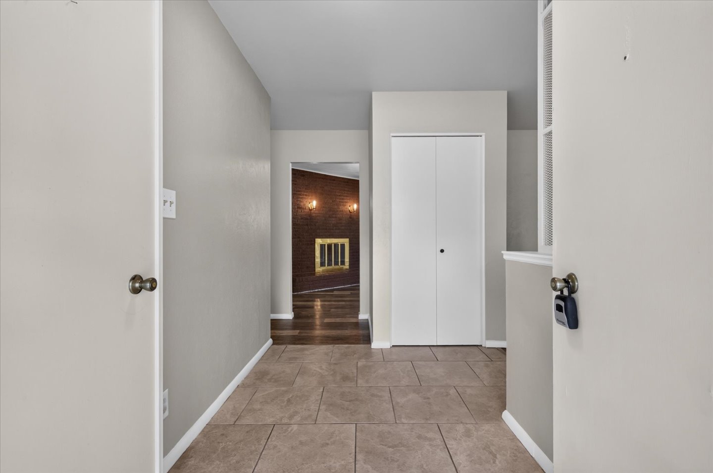 5101 Bridle Road Property Photo 4