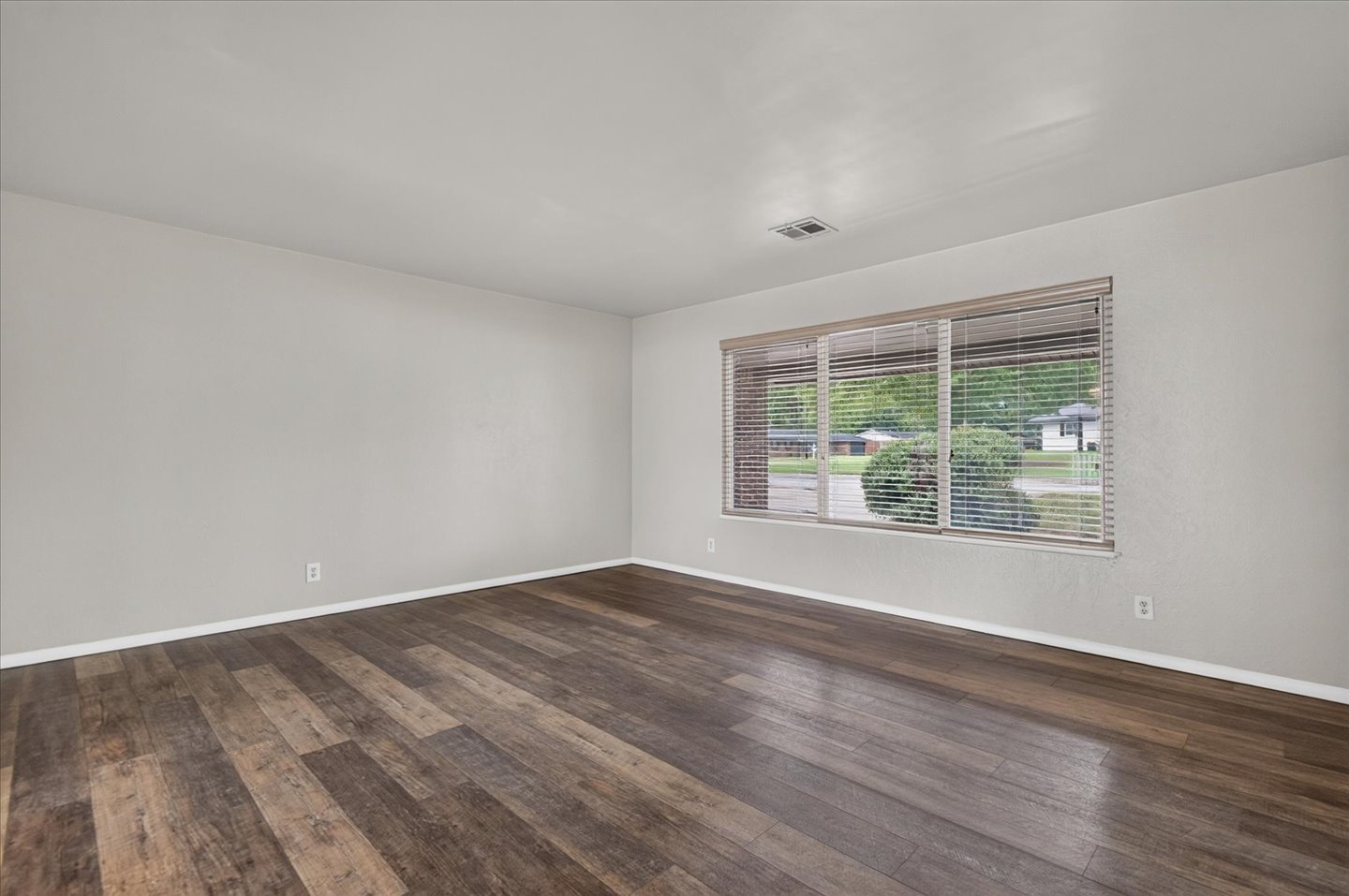 5101 Bridle Road Property Photo 5