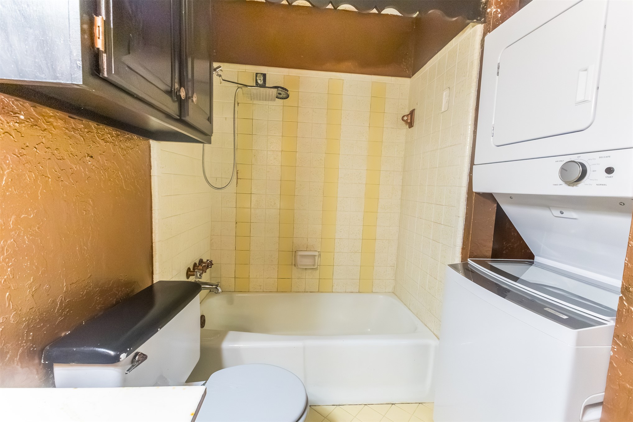 6004 Newport Avenue A-10 Property Photo 12