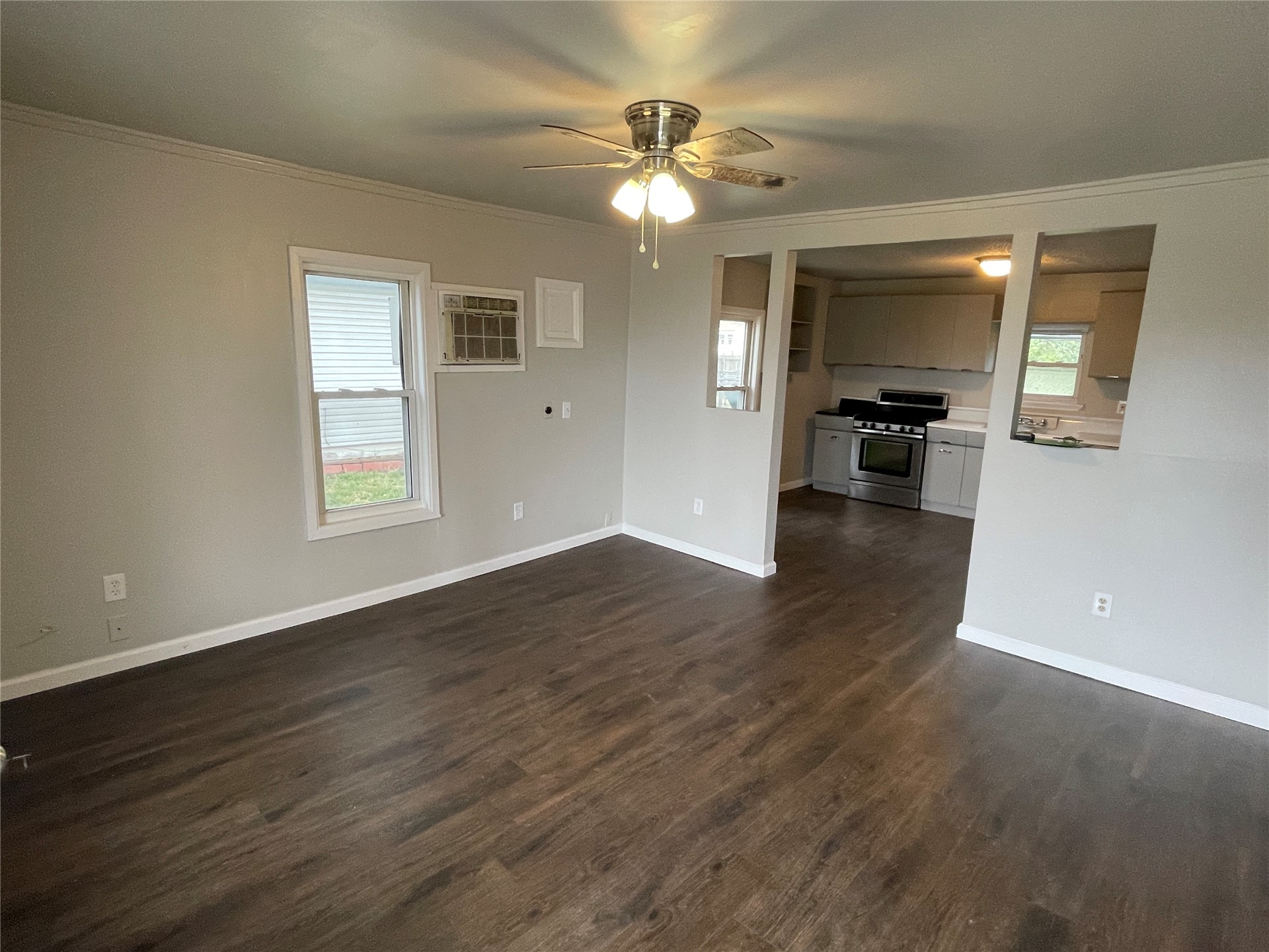 1010 W Oak Street Property Photo 3