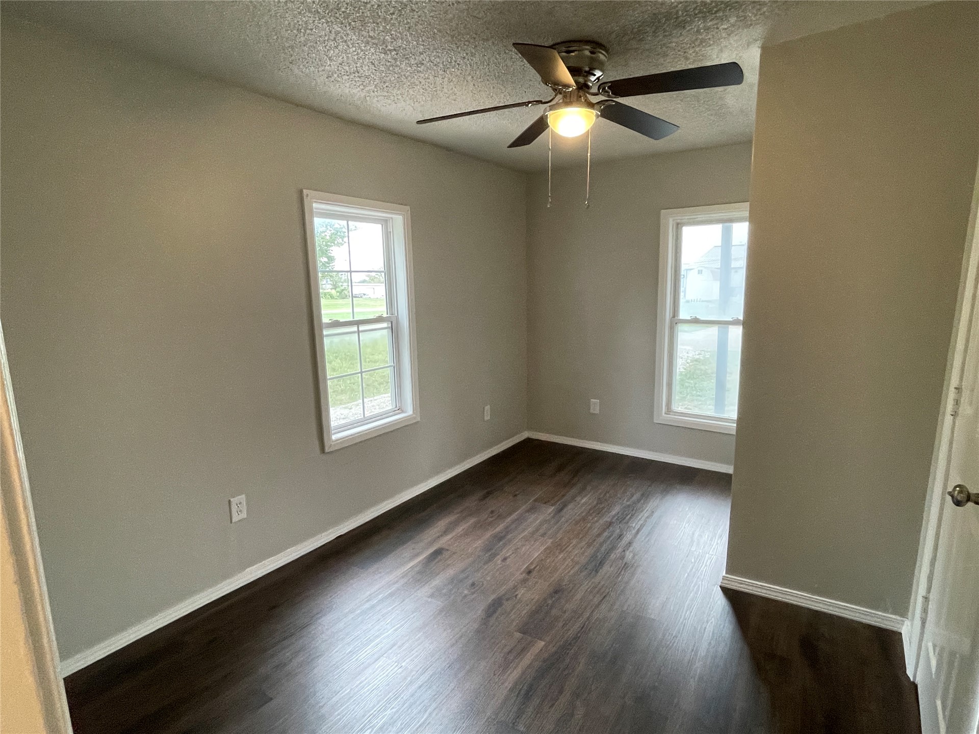 1010 W Oak Street Property Photo 6