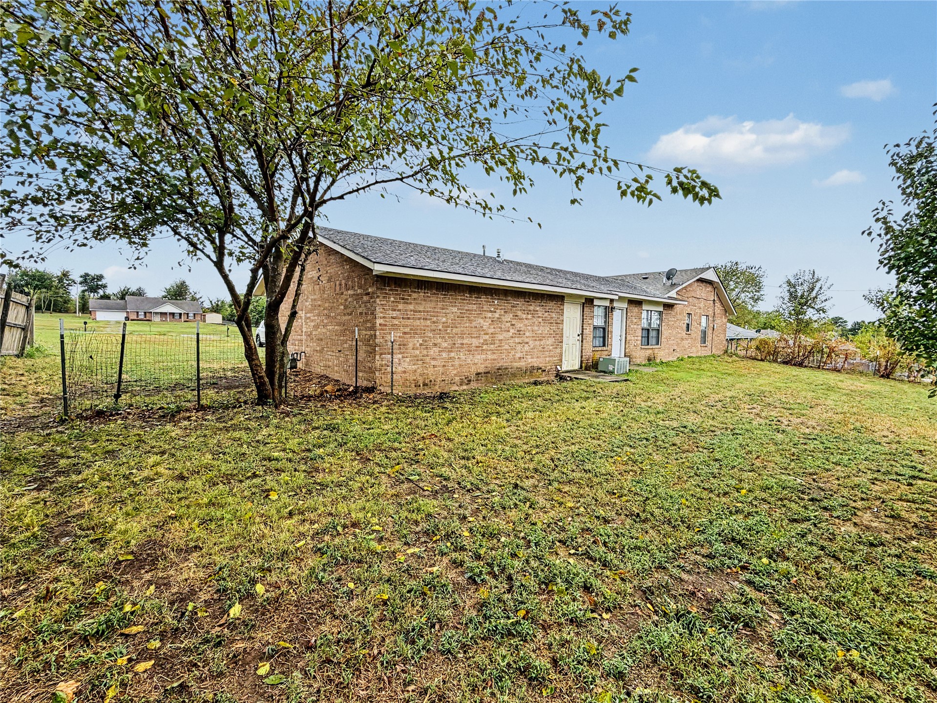 18333 Hilltop Circle Property Photo 3