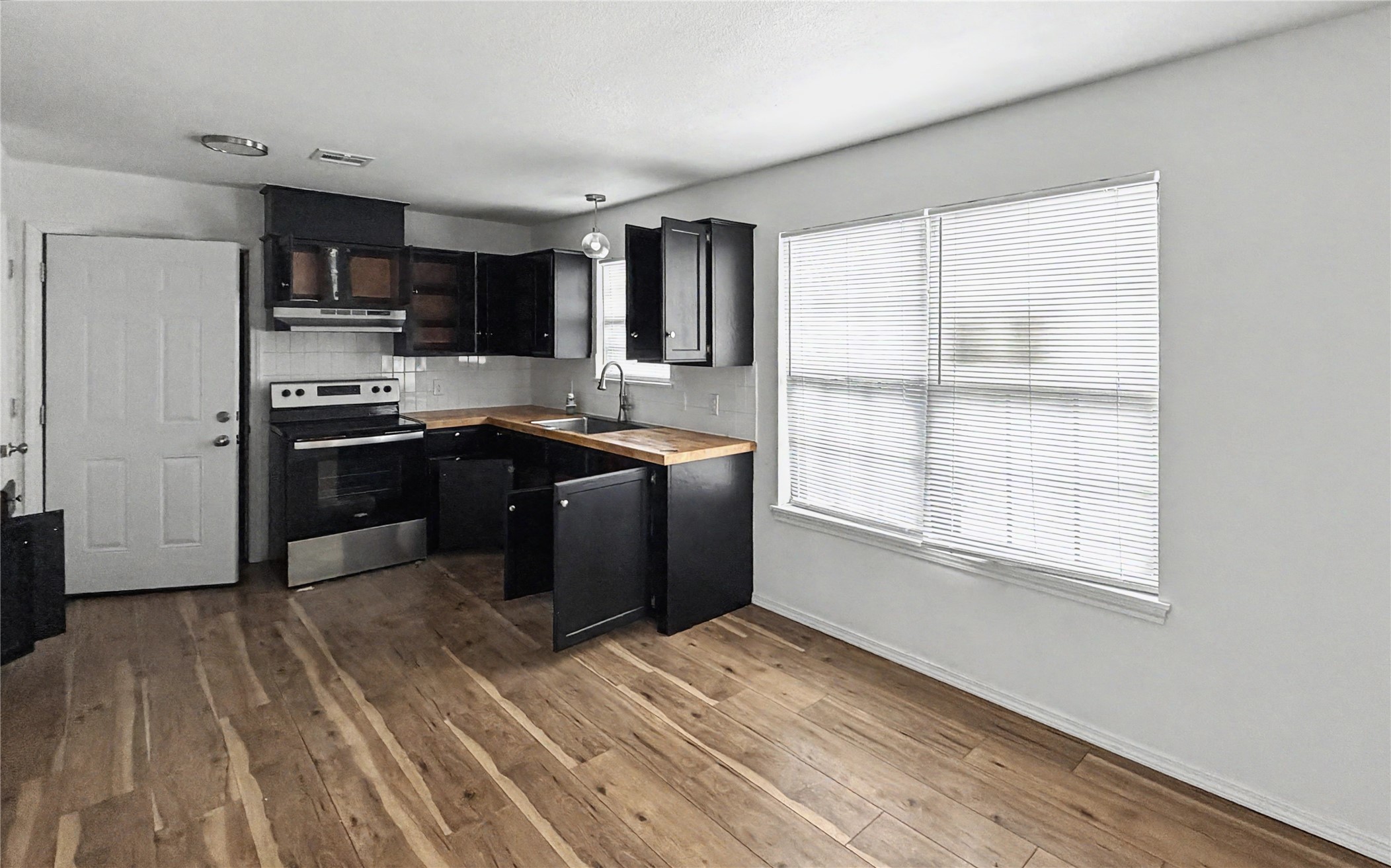 18333 Hilltop Circle Property Photo 6