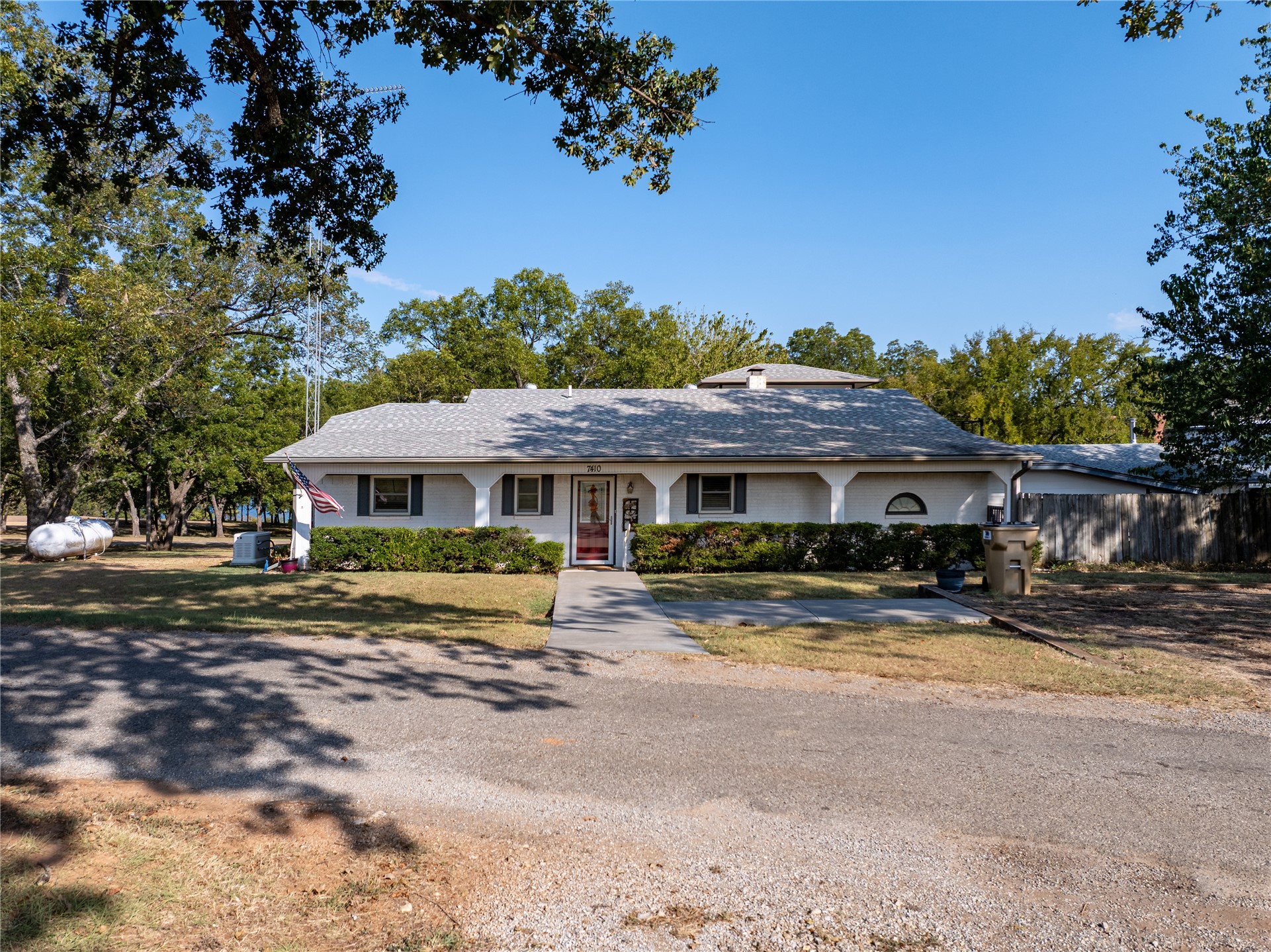 7410 Grapevine Drive Property Photo 1