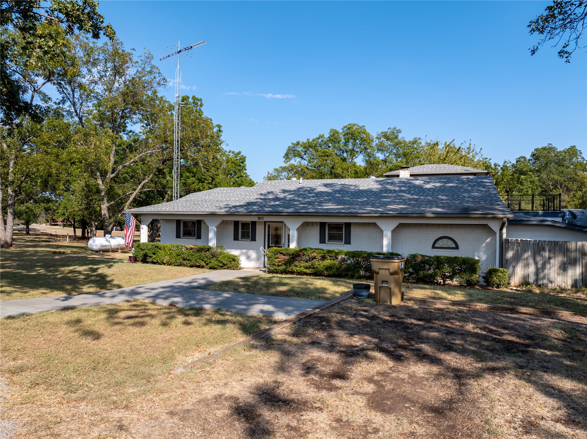 7410 Grapevine Drive Property Photo 2