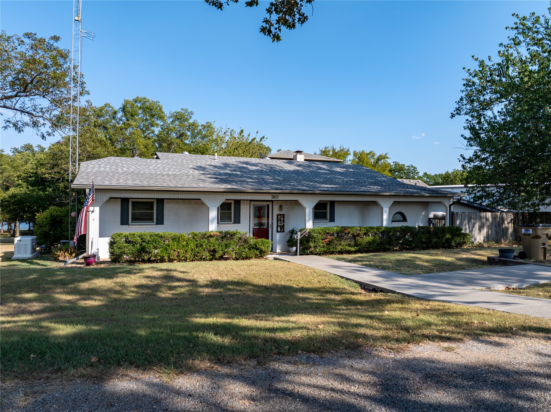 7410 Grapevine Drive Property Photo 3