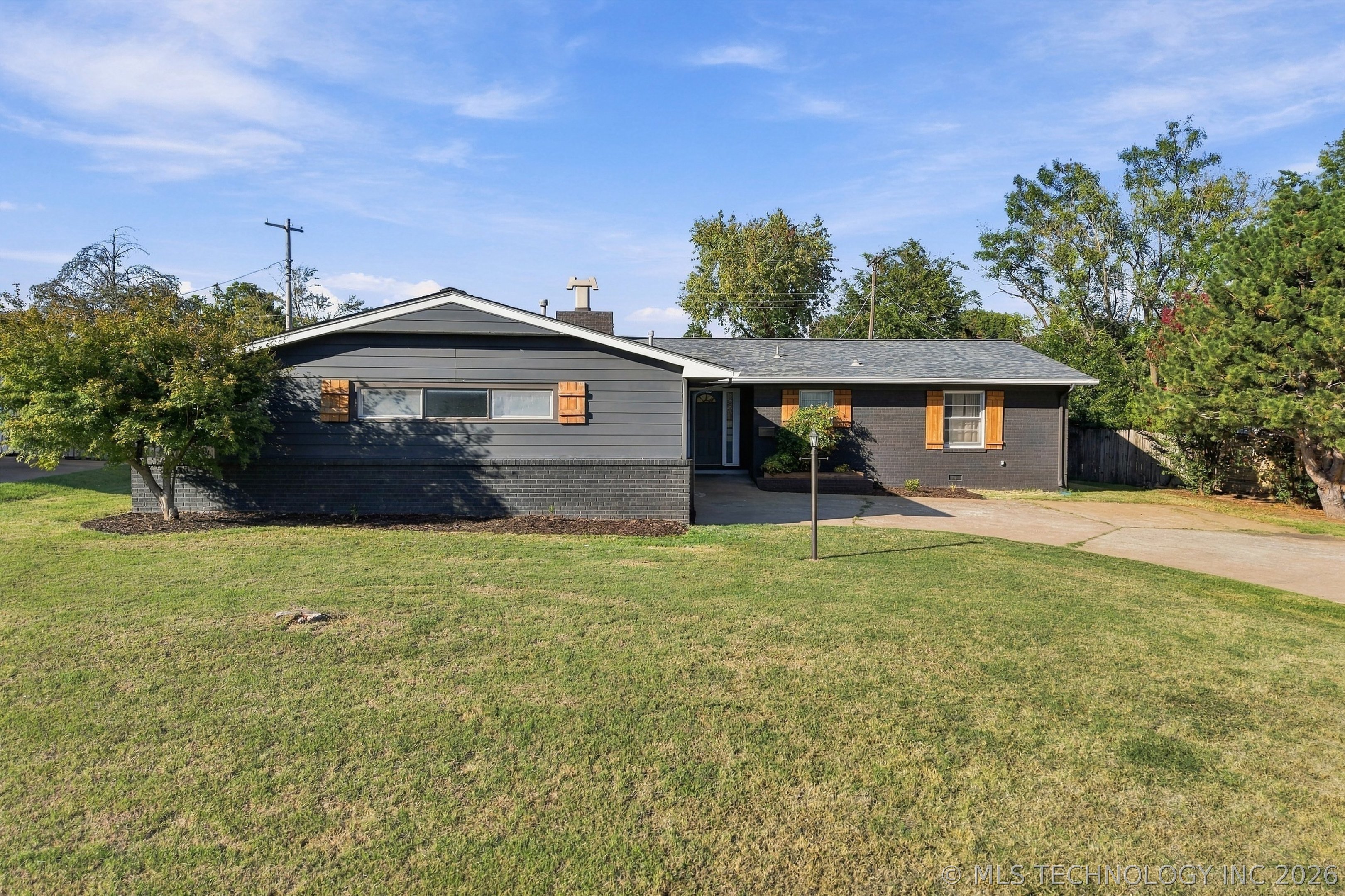 5327 E 20th Street Property Photo 2