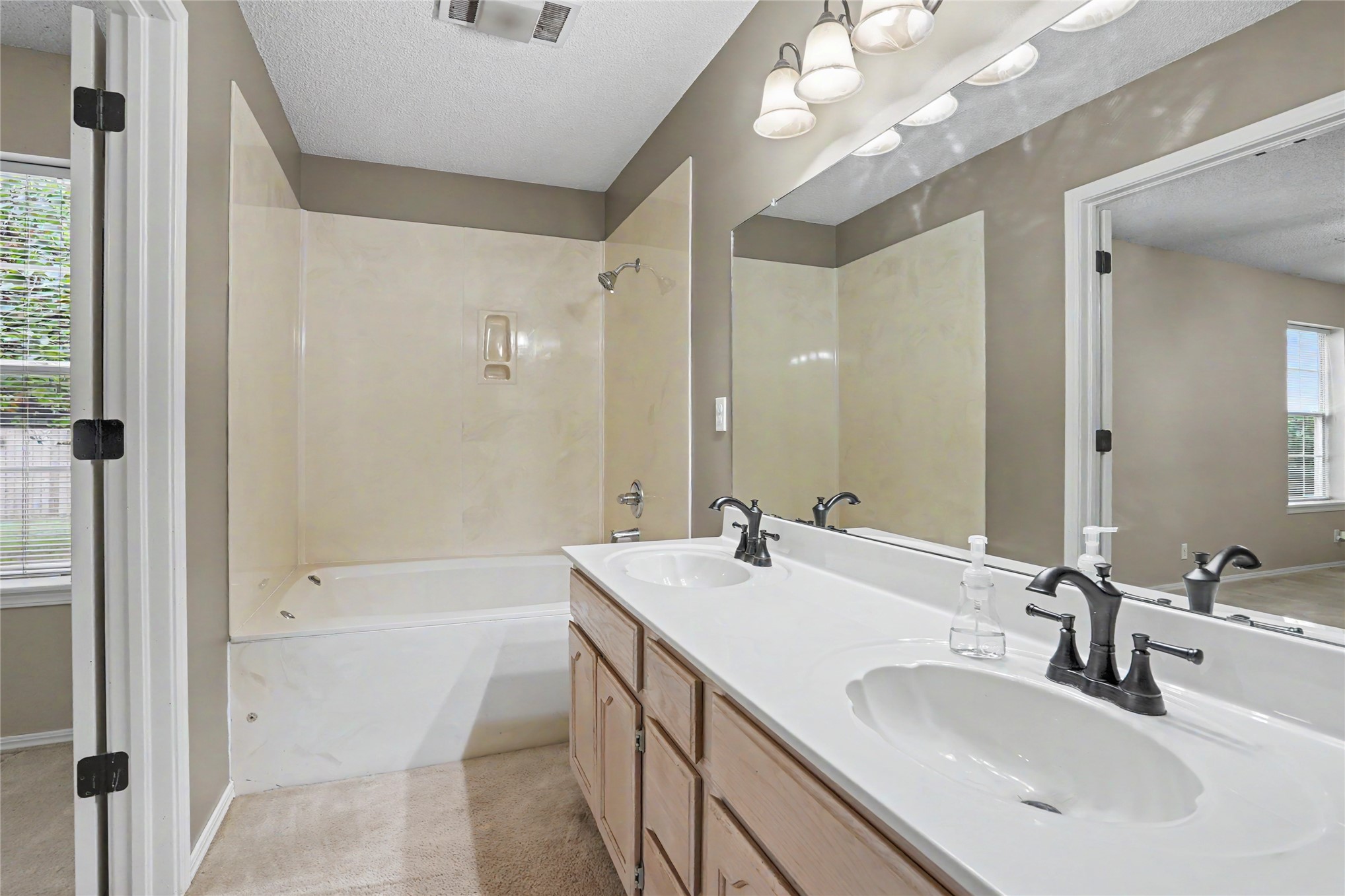 9521 S 95th East Avenue Property Photo 13
