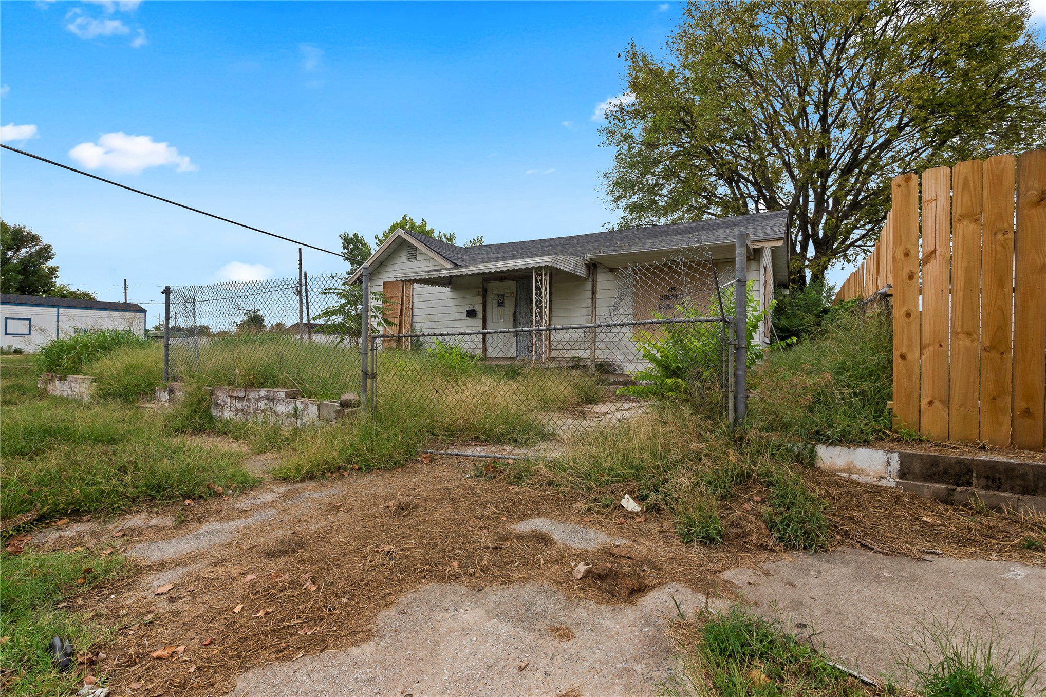 4351 W 8th Street Property Photo 7