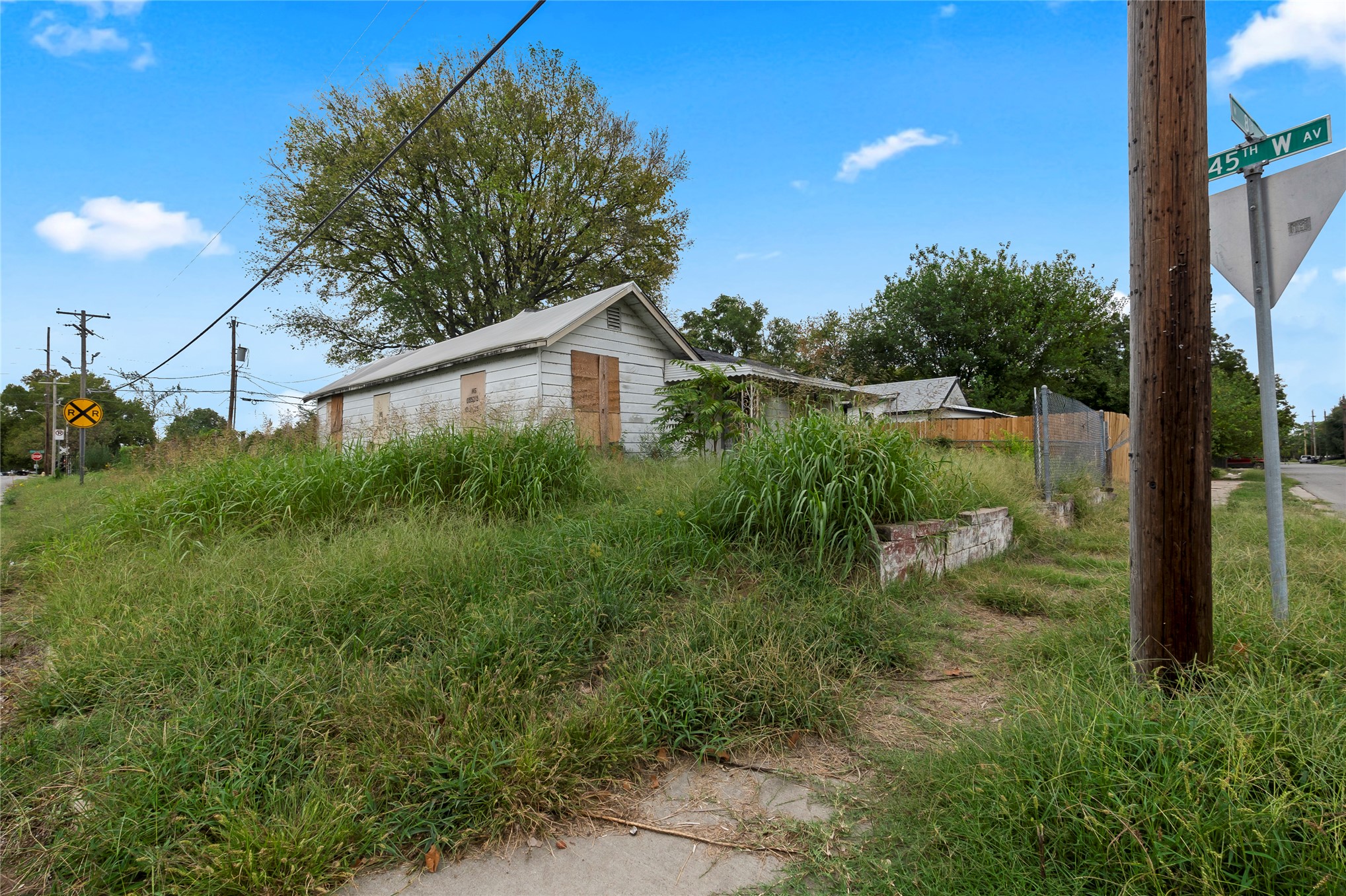 4351 W 8th Street Property Photo 8