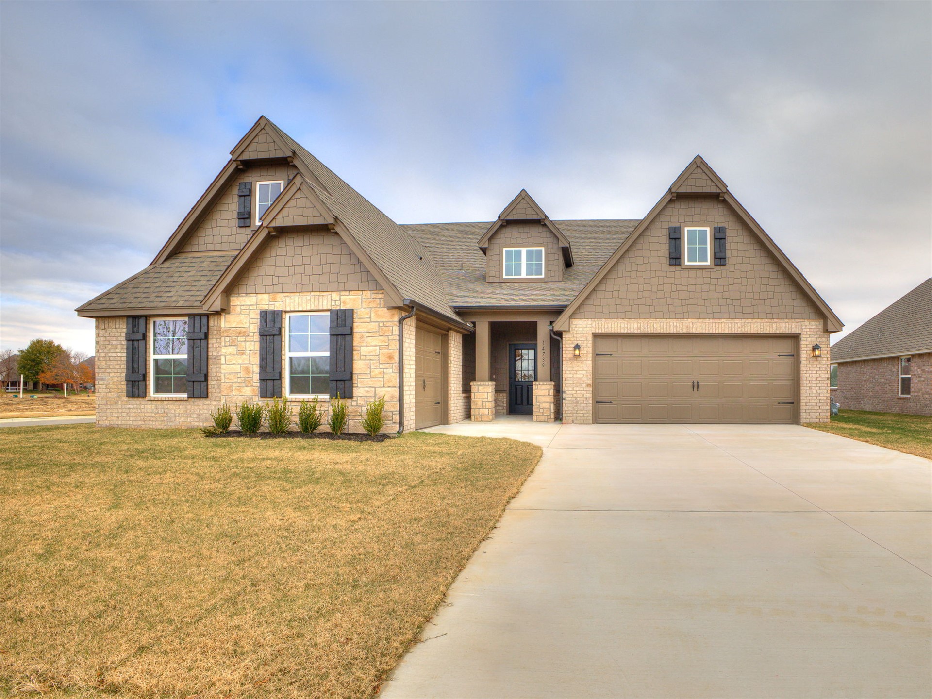 14739 S College Place Property Photo 2