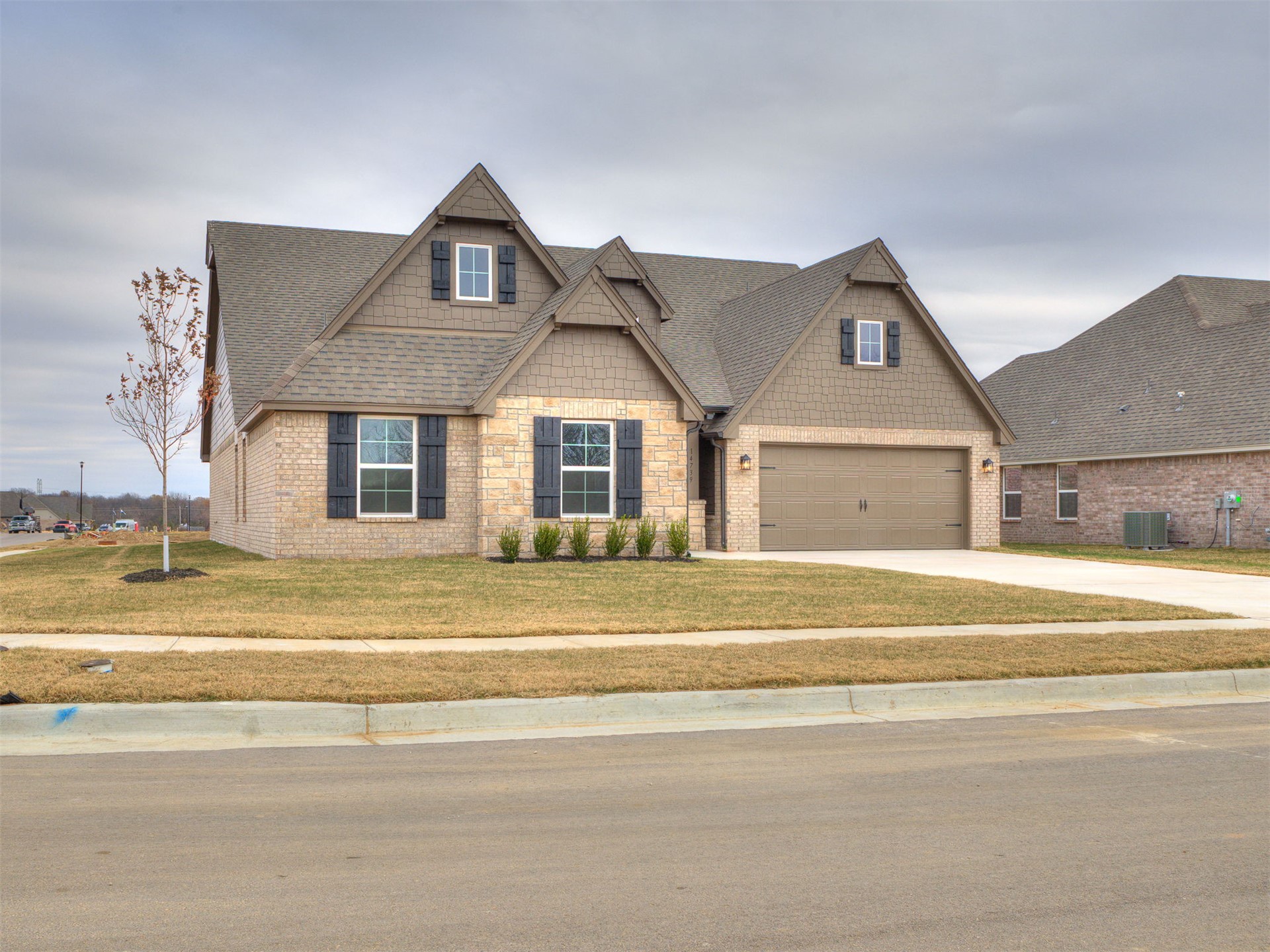 14739 S College Place Property Photo 3