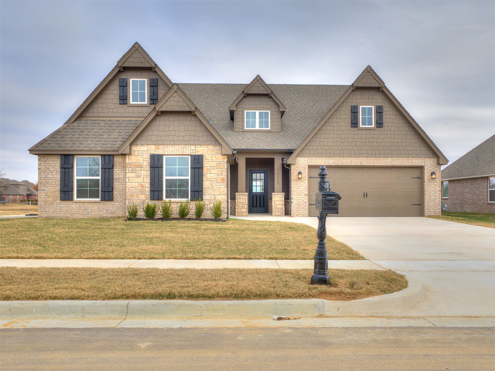 14739 S College Place Property Photo 4