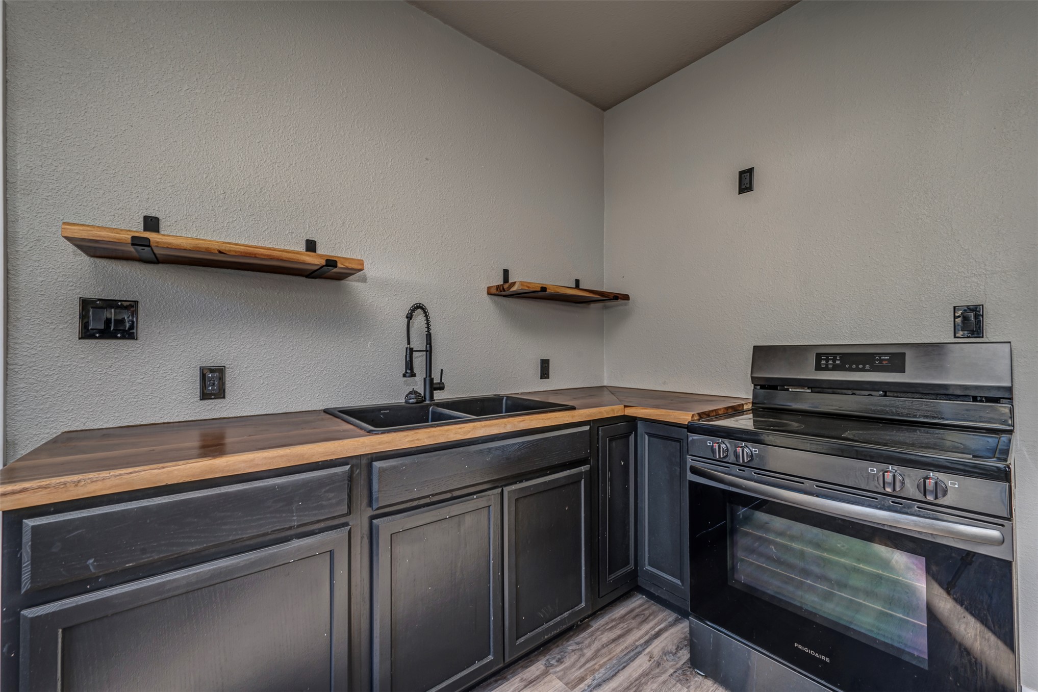 1209 Sw Stanley Street Property Photo 9