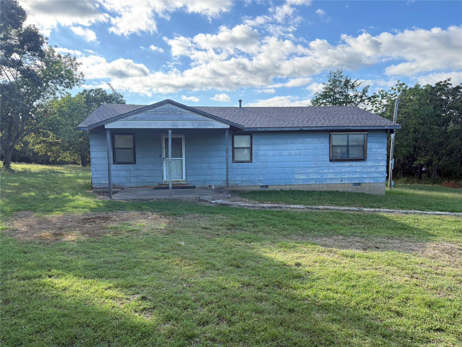 3302 S Campbell Creek Road Property Photo 2