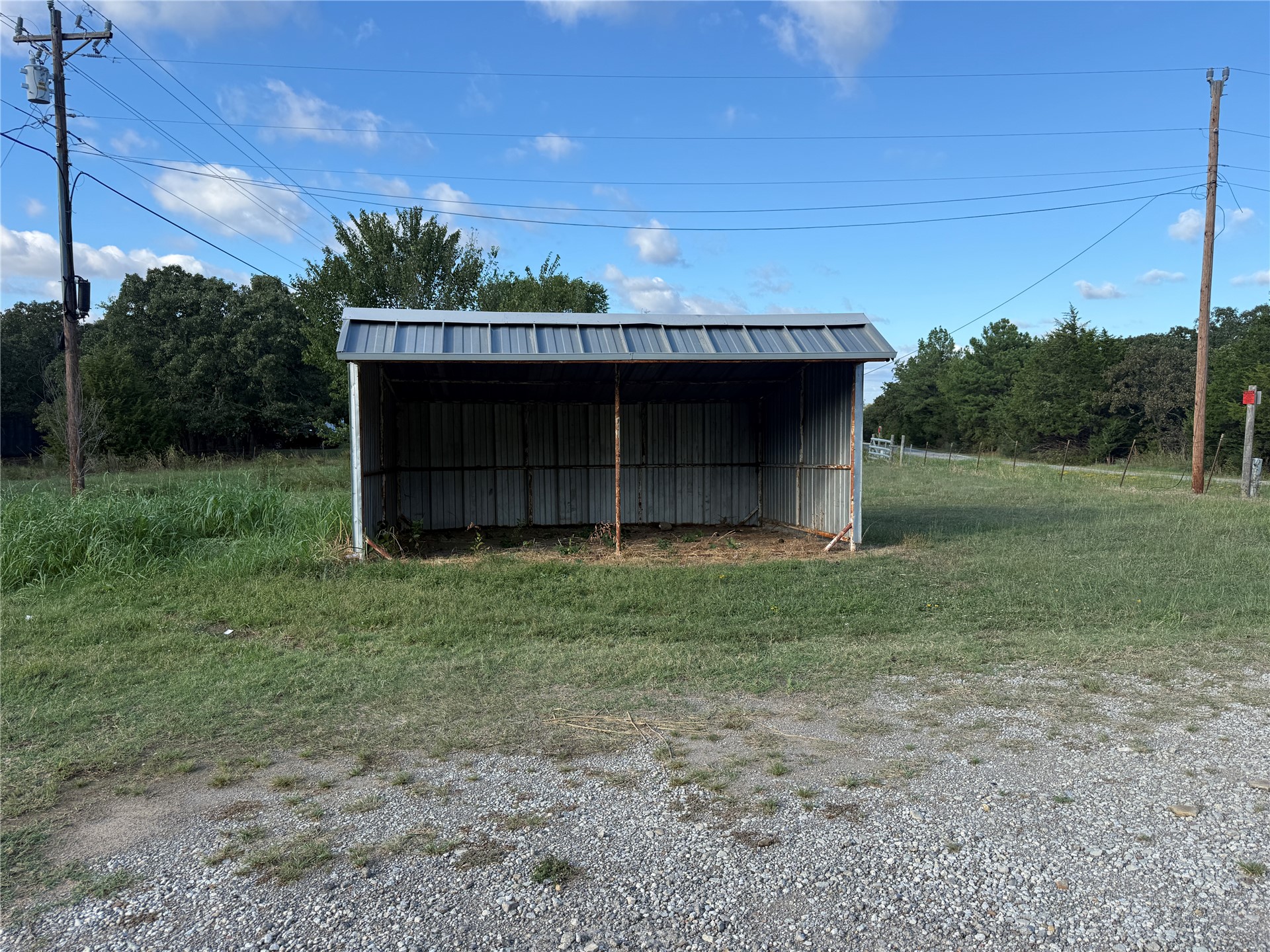 3302 S Campbell Creek Road Property Photo 4