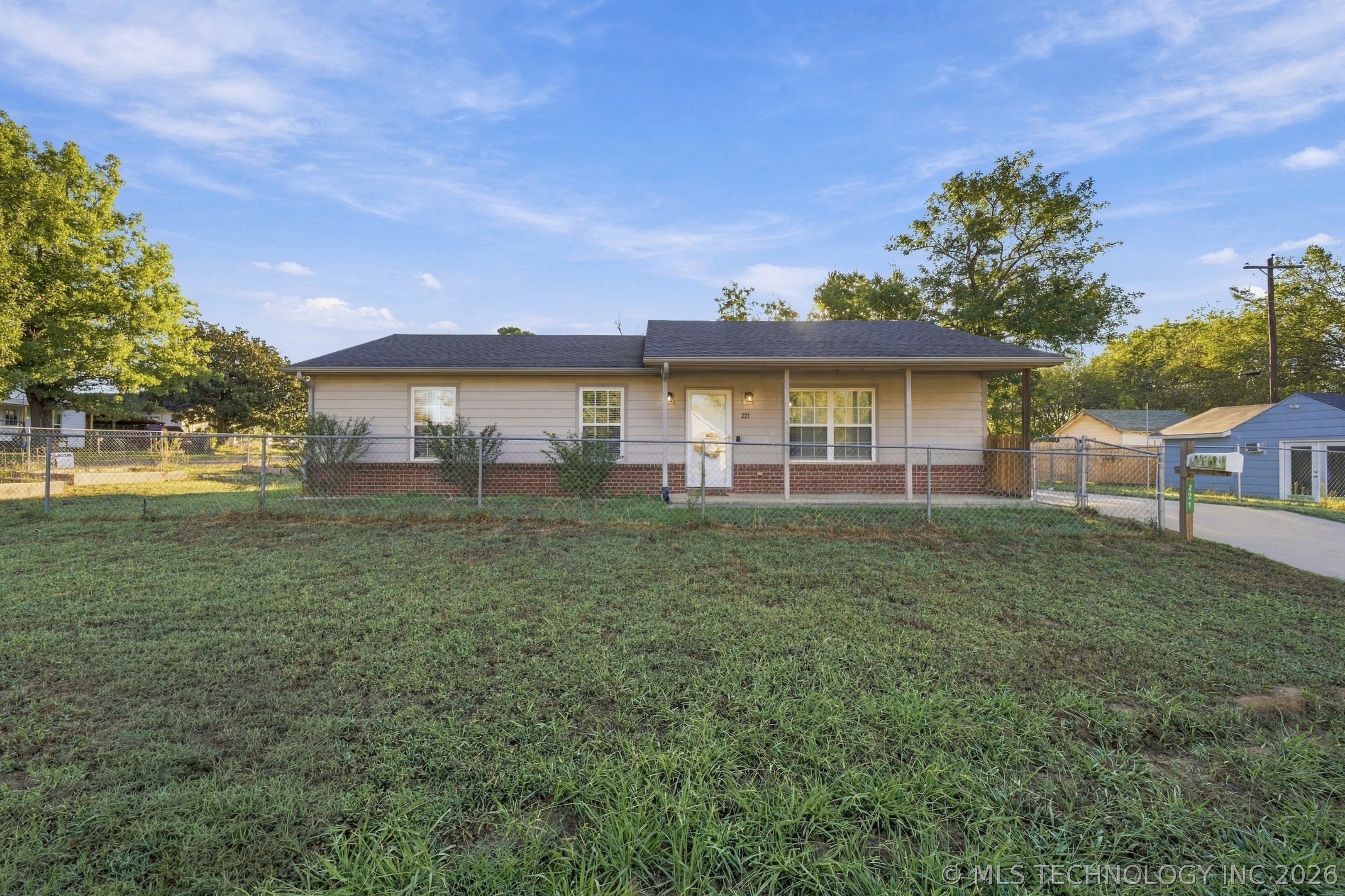 221 N Hickory Street Property Photo 1