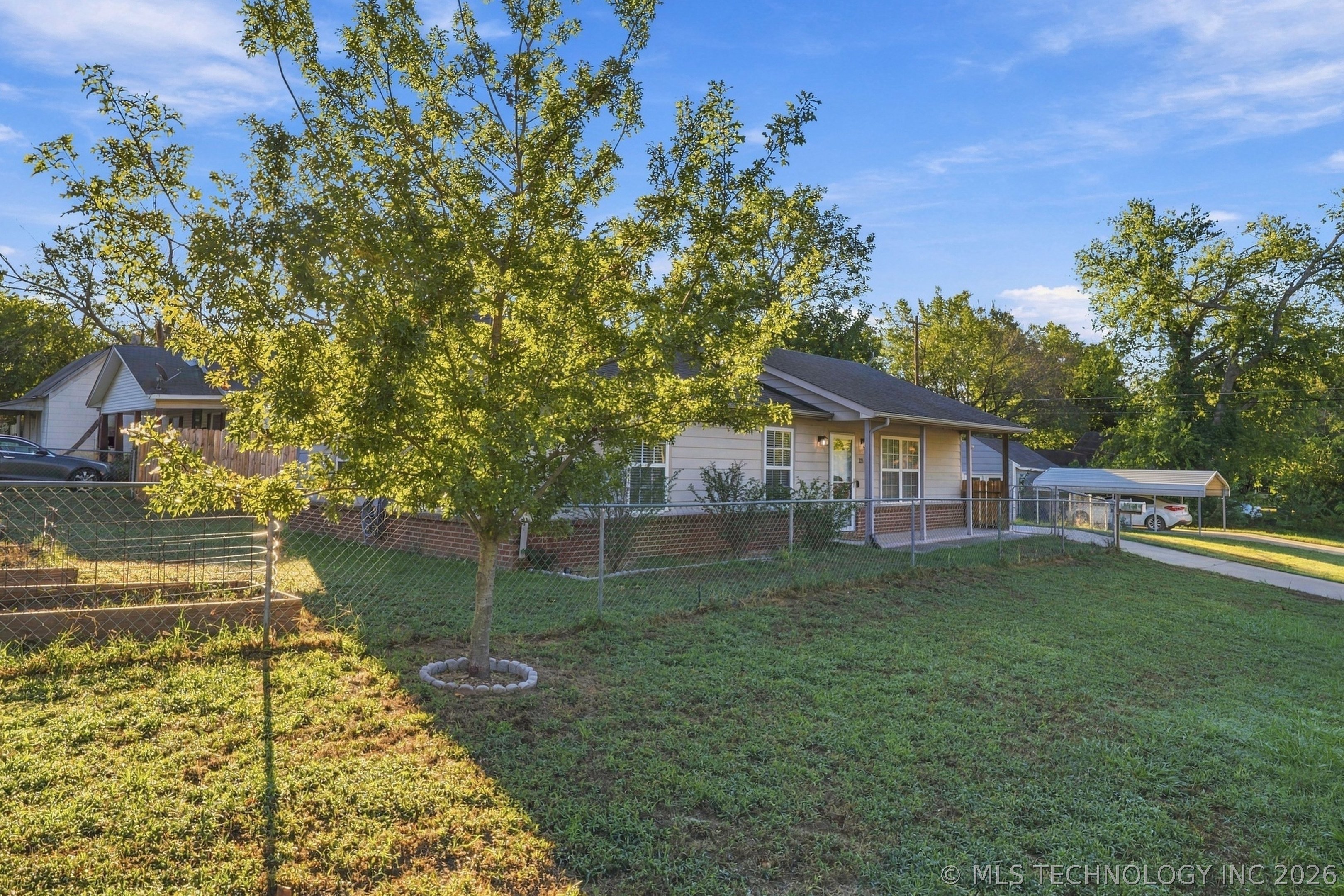 221 N Hickory Street Property Photo 2