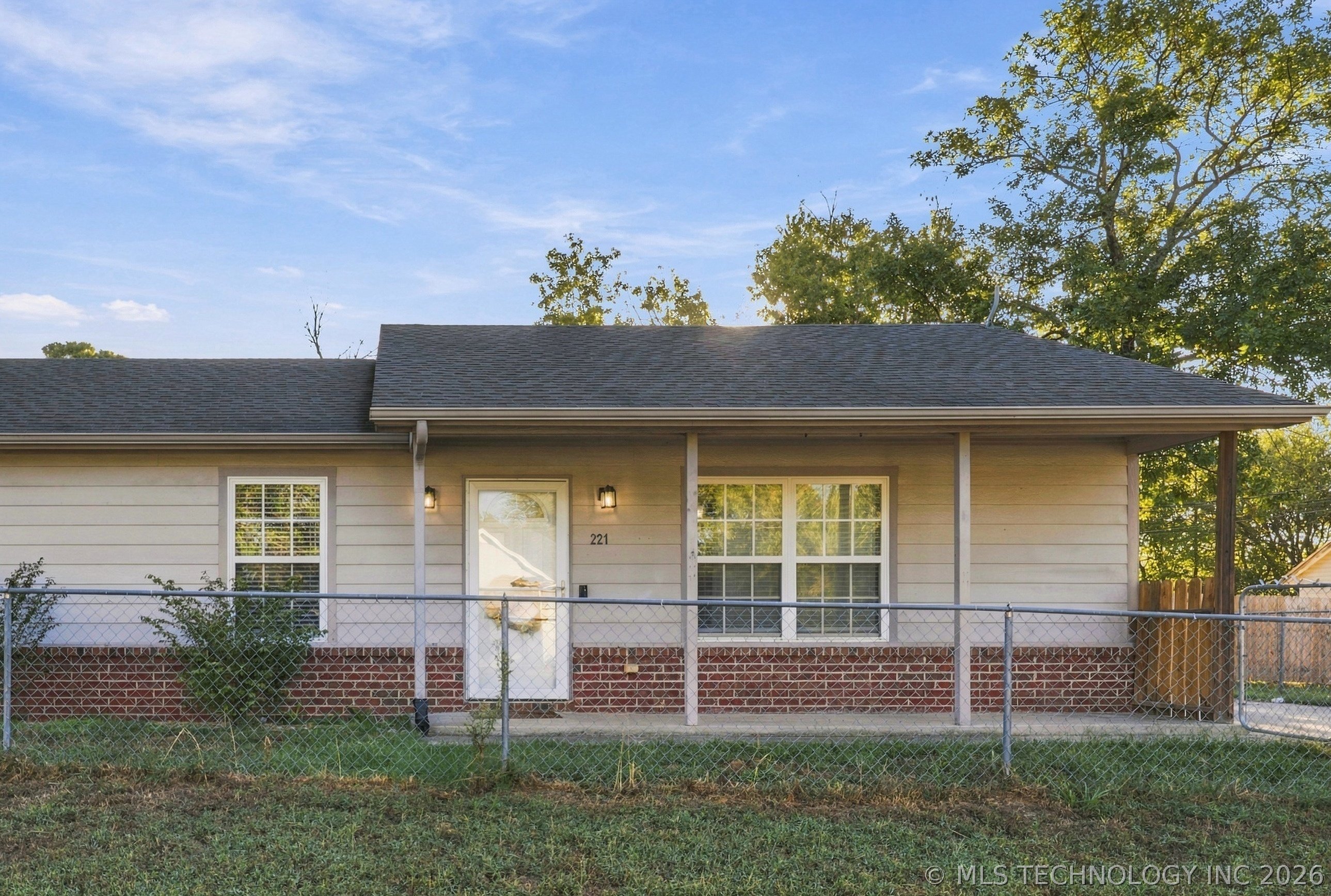 221 N Hickory Street Property Photo 4