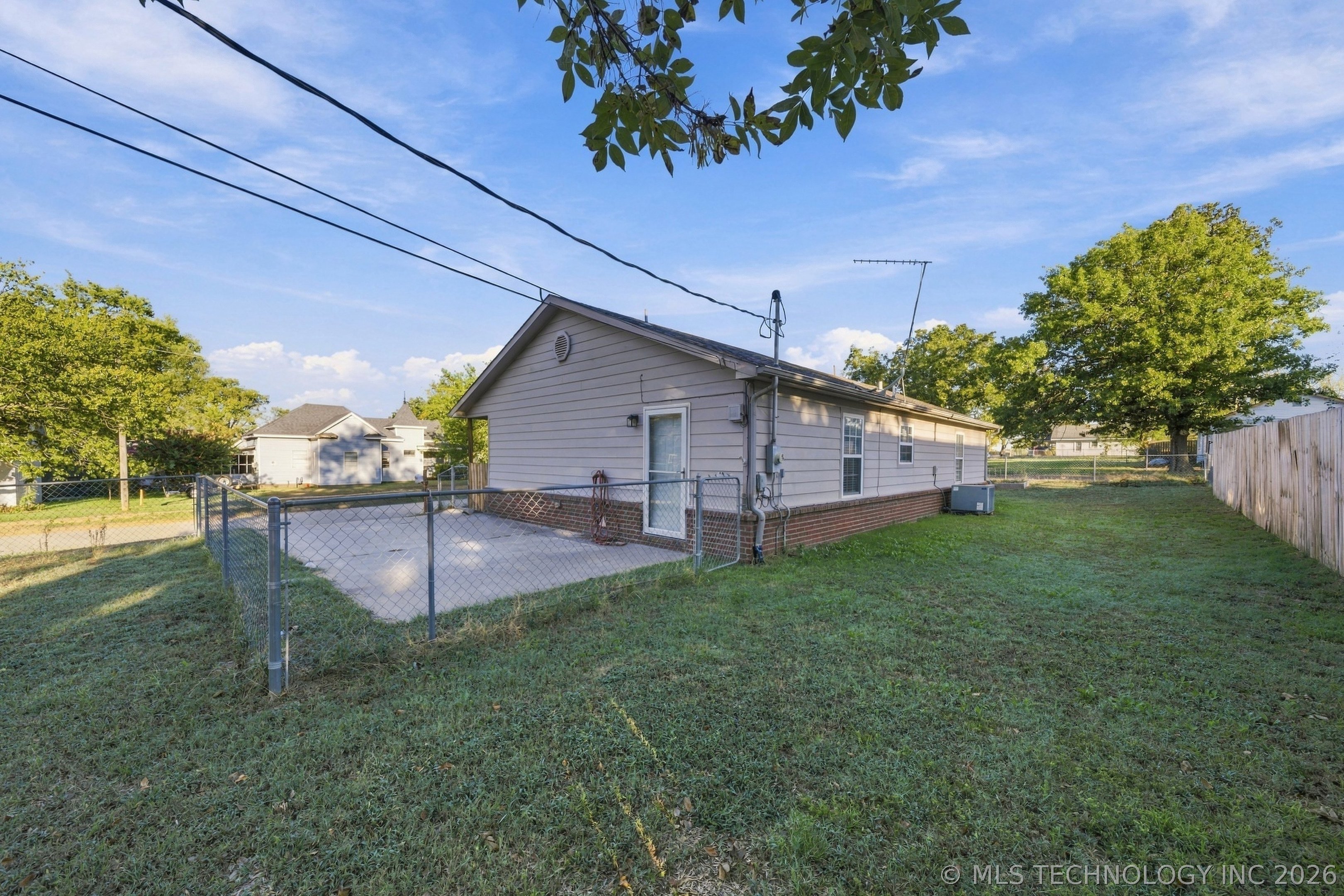 221 N Hickory Street Property Photo 23