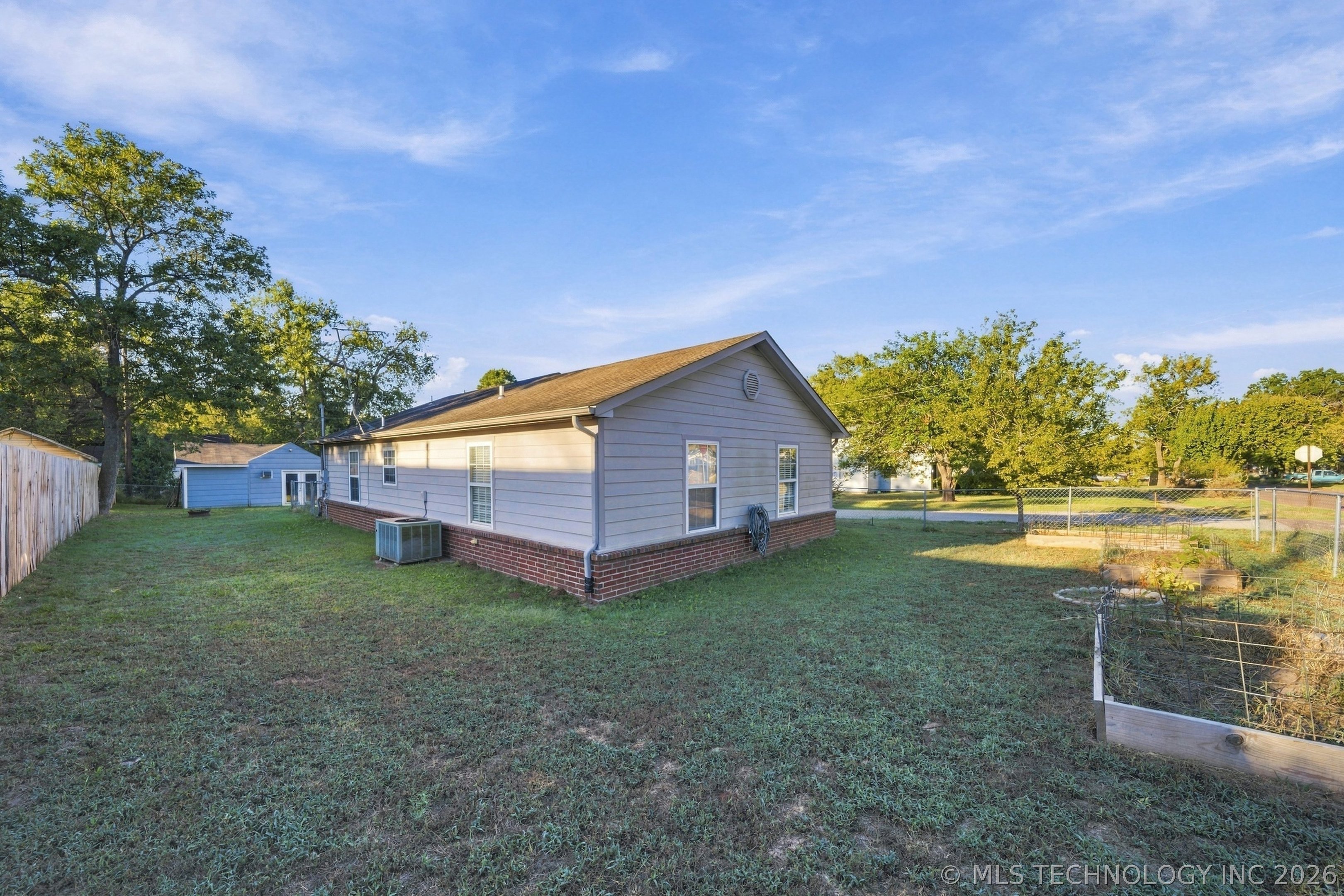 221 N Hickory Street Property Photo 24