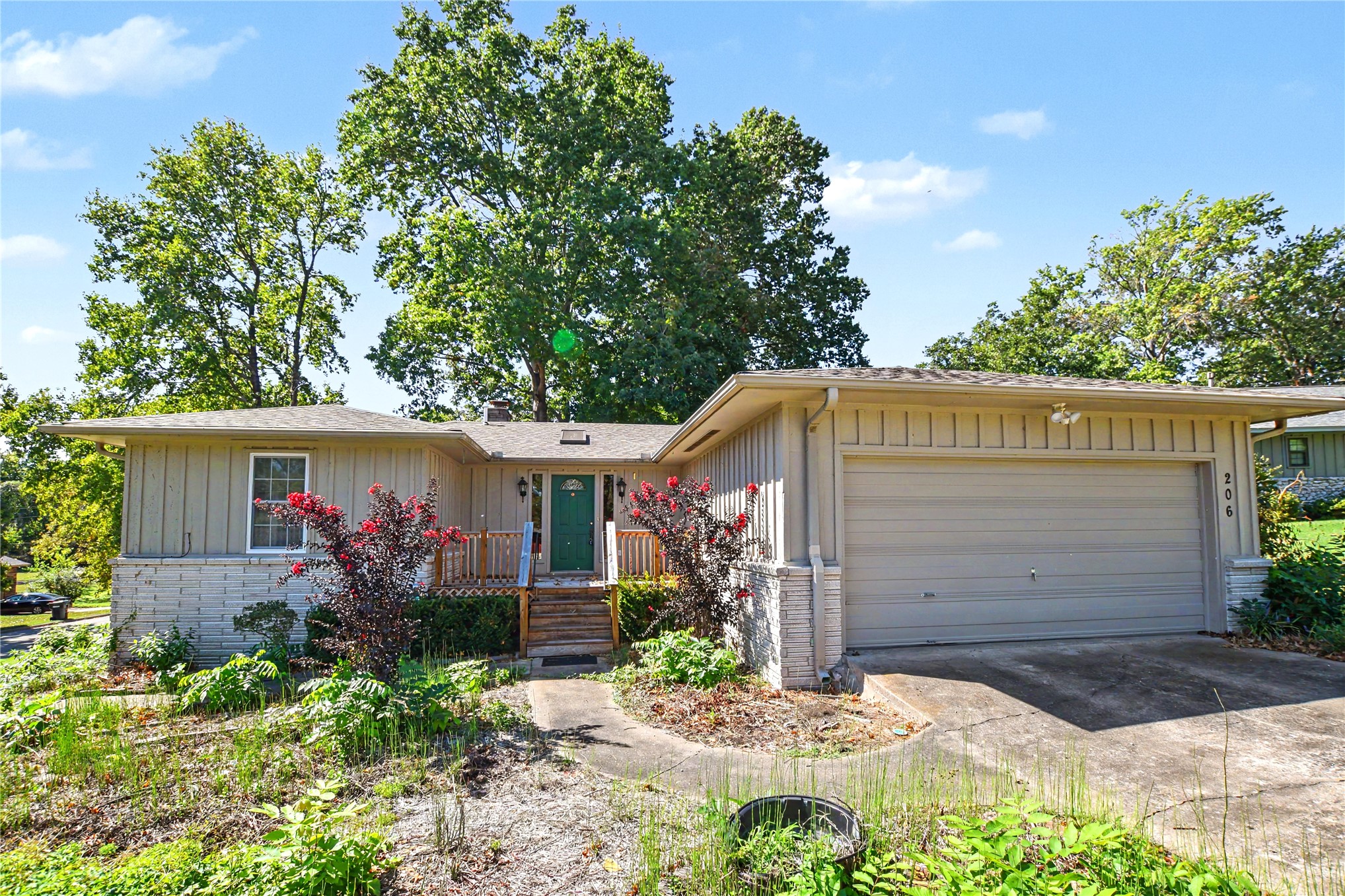 206 Sandy Circle Property Photo 1
