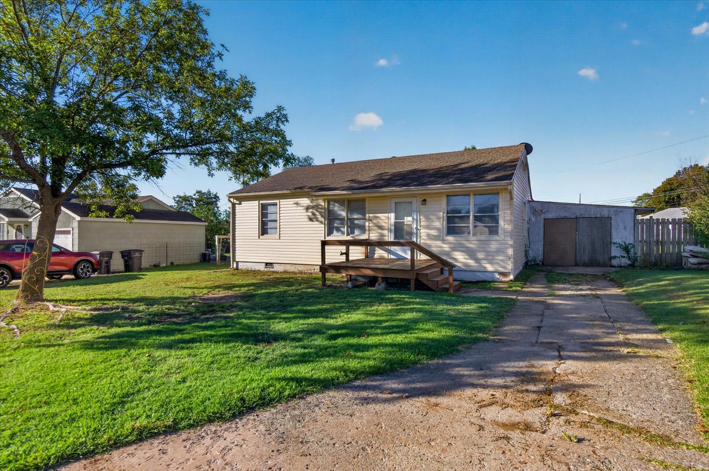 1425 S Rogers Avenue Property Photo 1