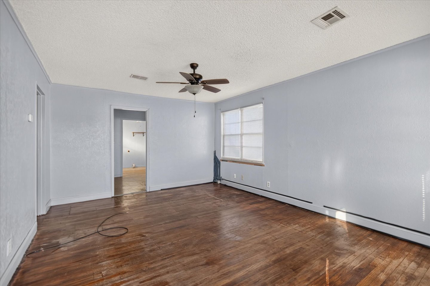 1425 S Rogers Avenue Property Photo 3